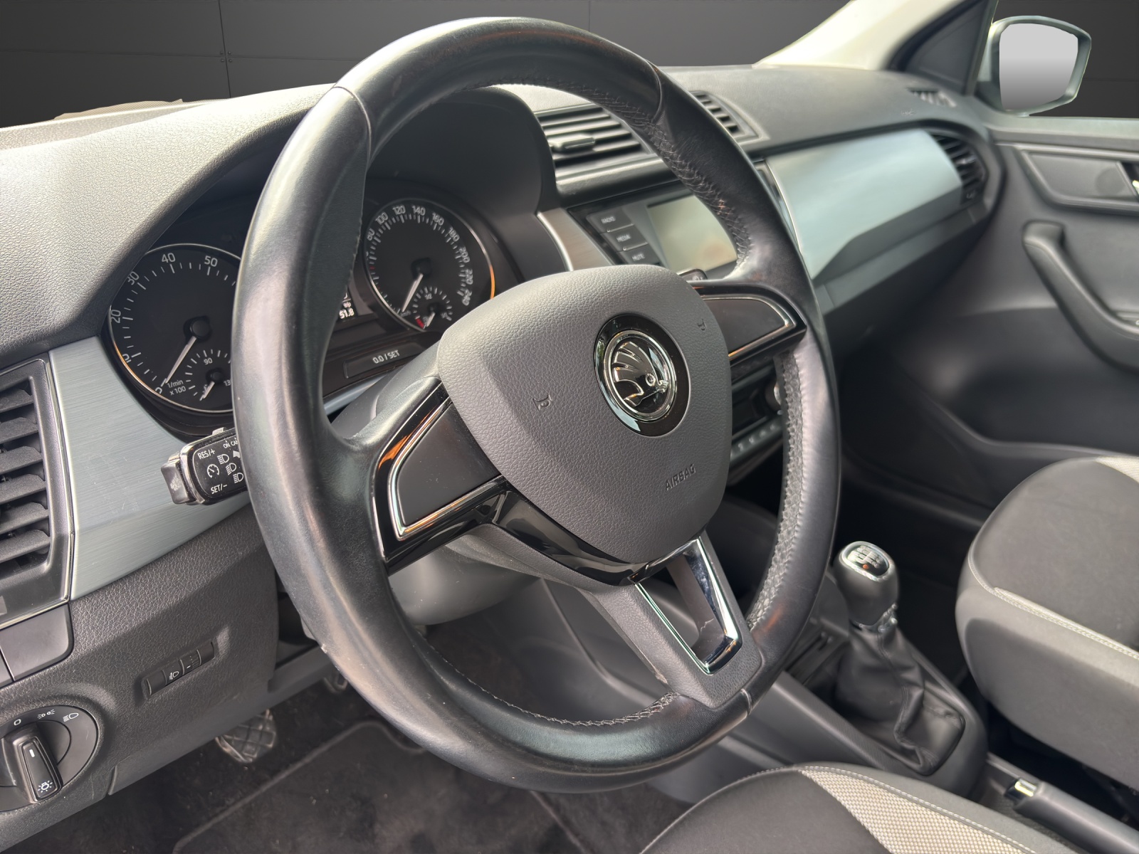 SKODA Fabia 1.2 TSI Ambition-image-3