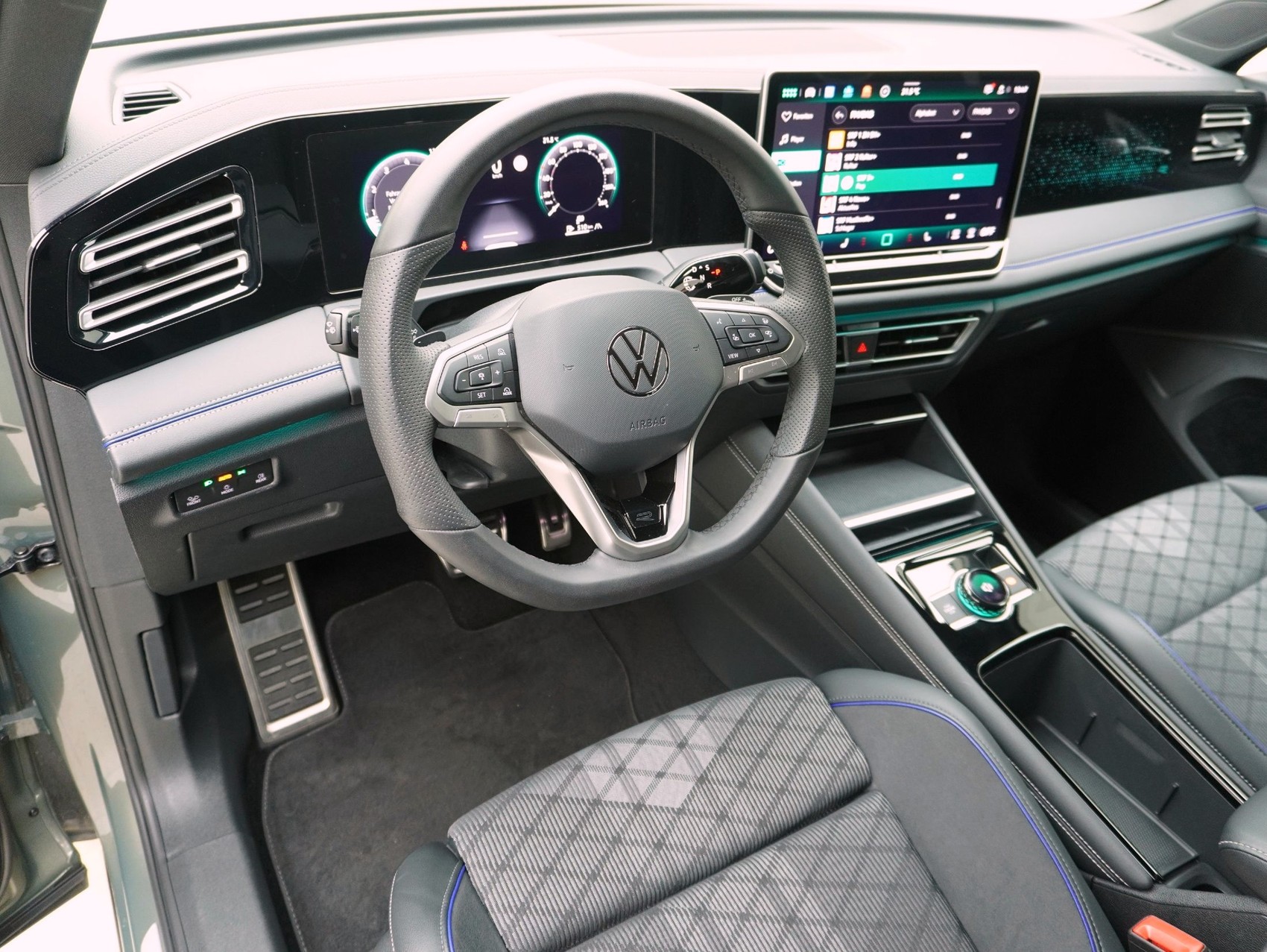 VW Tiguan 2.0 TSI DSG R-Line Black Style 4Motion-image-8