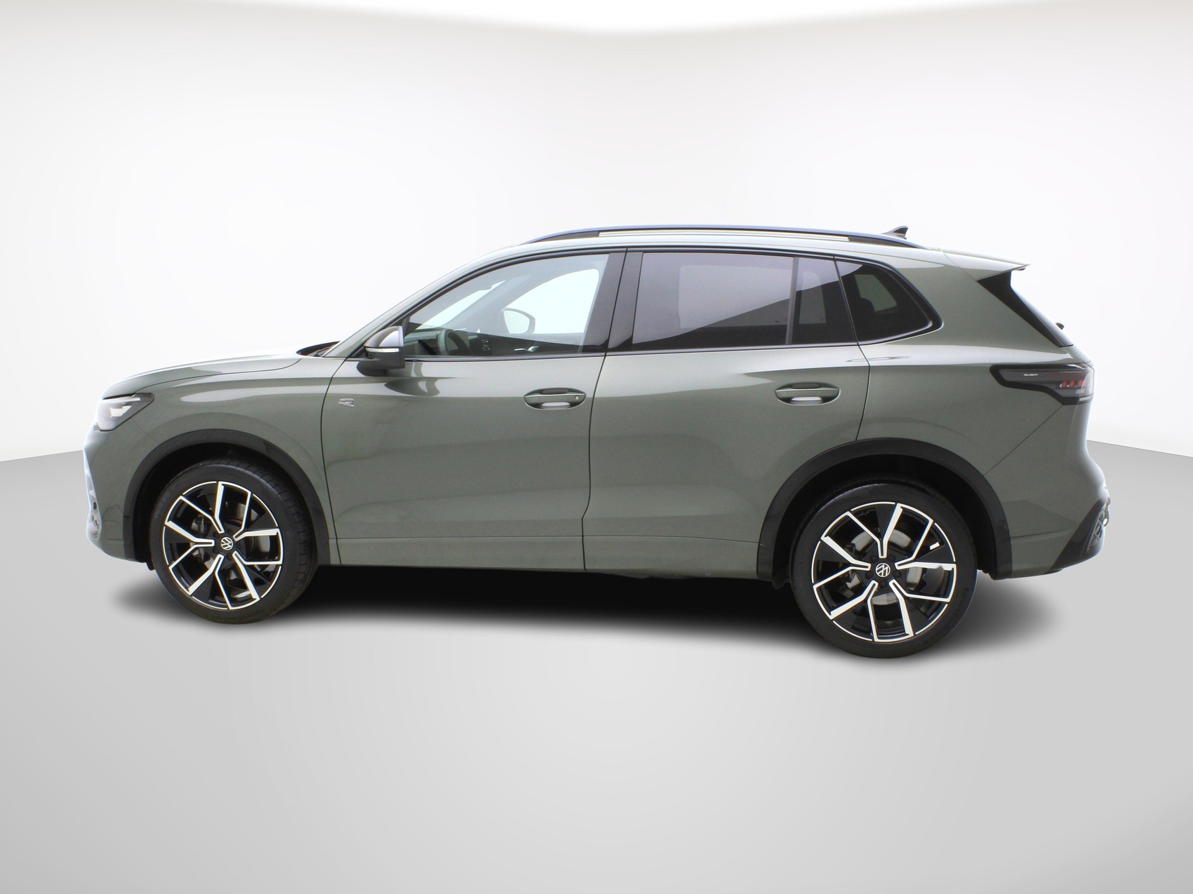 VW Tiguan 2.0 TSI DSG R-Line Black Style 4Motion-image-1