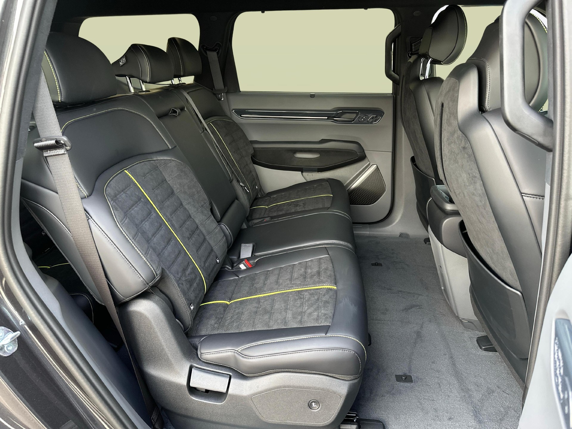KIA EV9 99.8 kWh GT 4x4-image-10