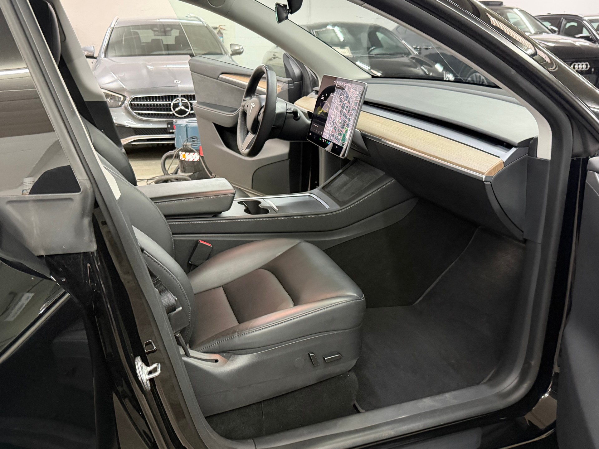 TESLA Model Y Long Range-image-14