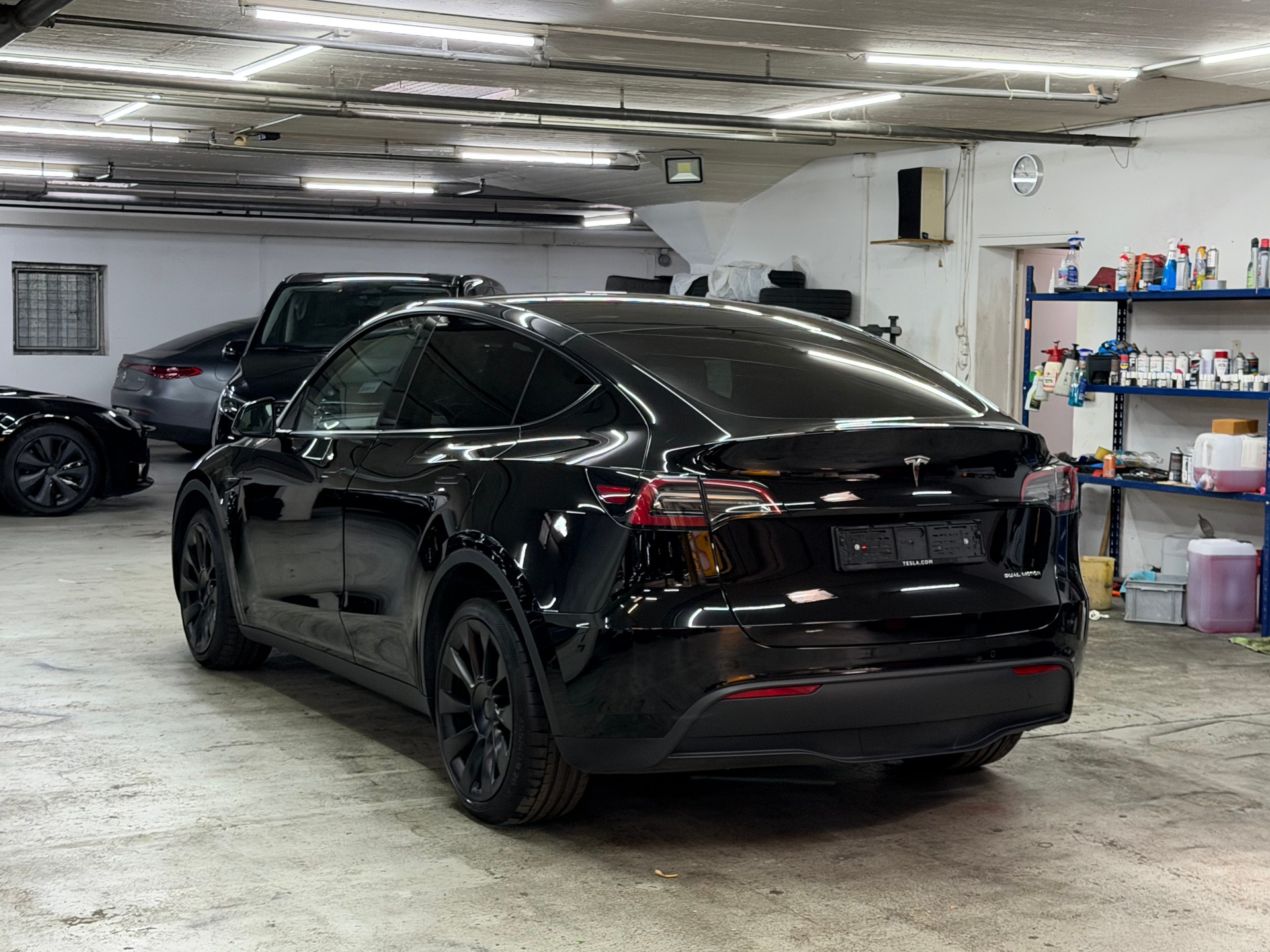 TESLA Model Y Long Range-image-4