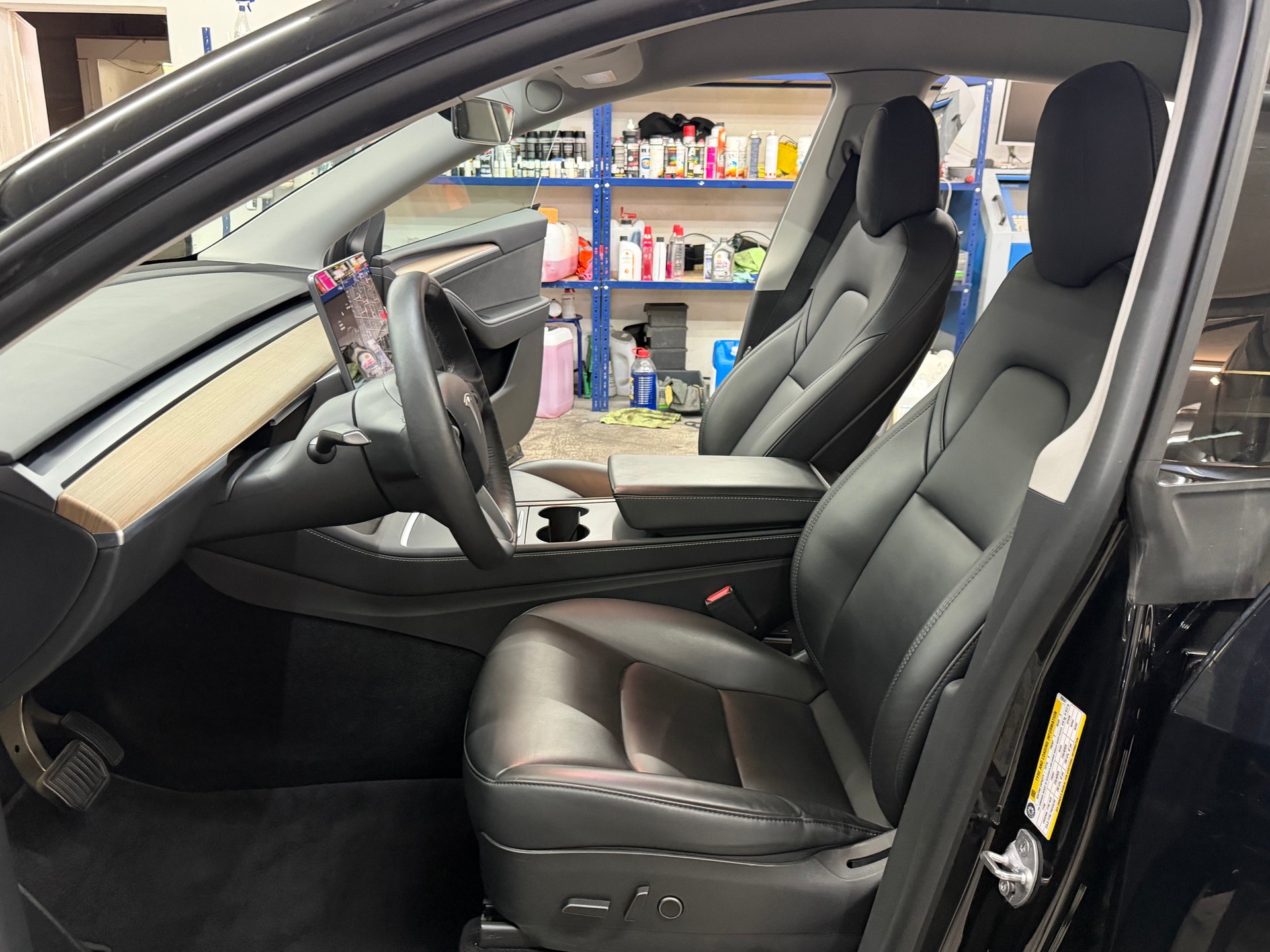 TESLA Model Y Long Range-image-11