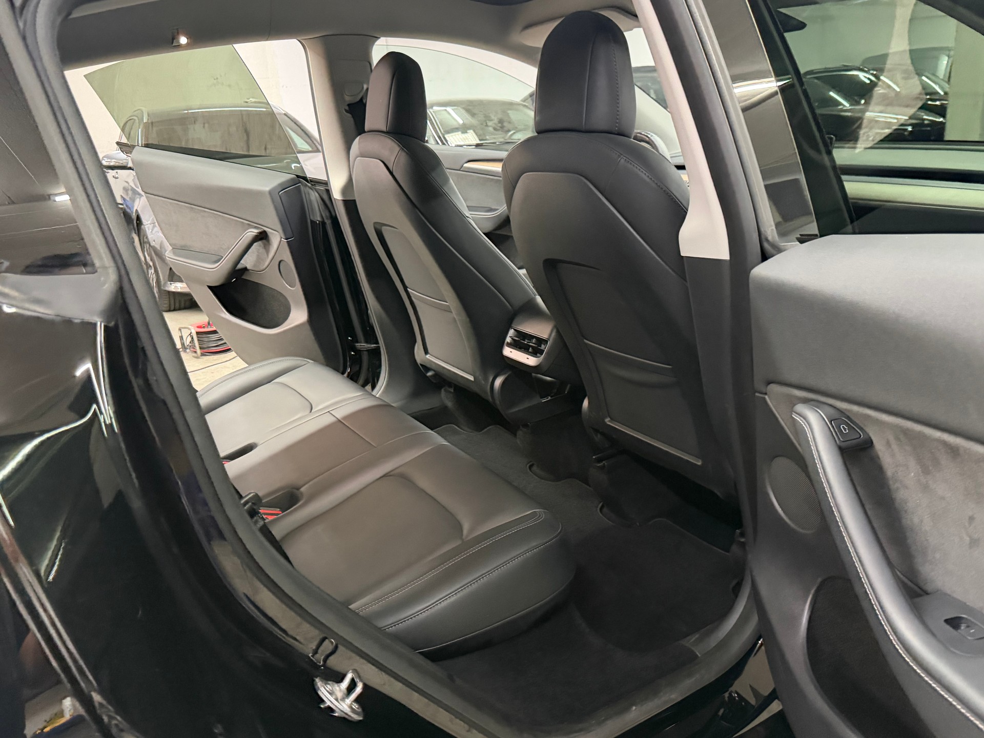 TESLA Model Y Long Range-image-13