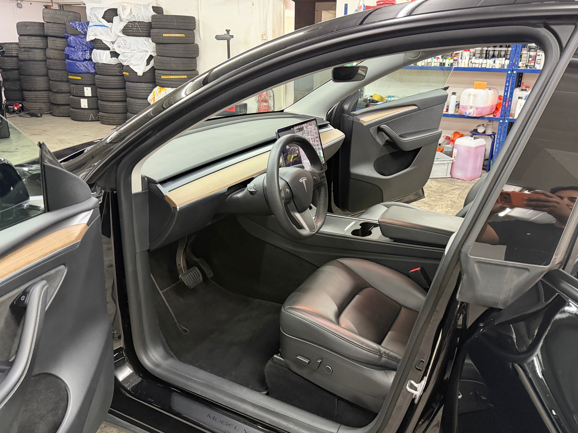 TESLA Model Y Long Range-image-9