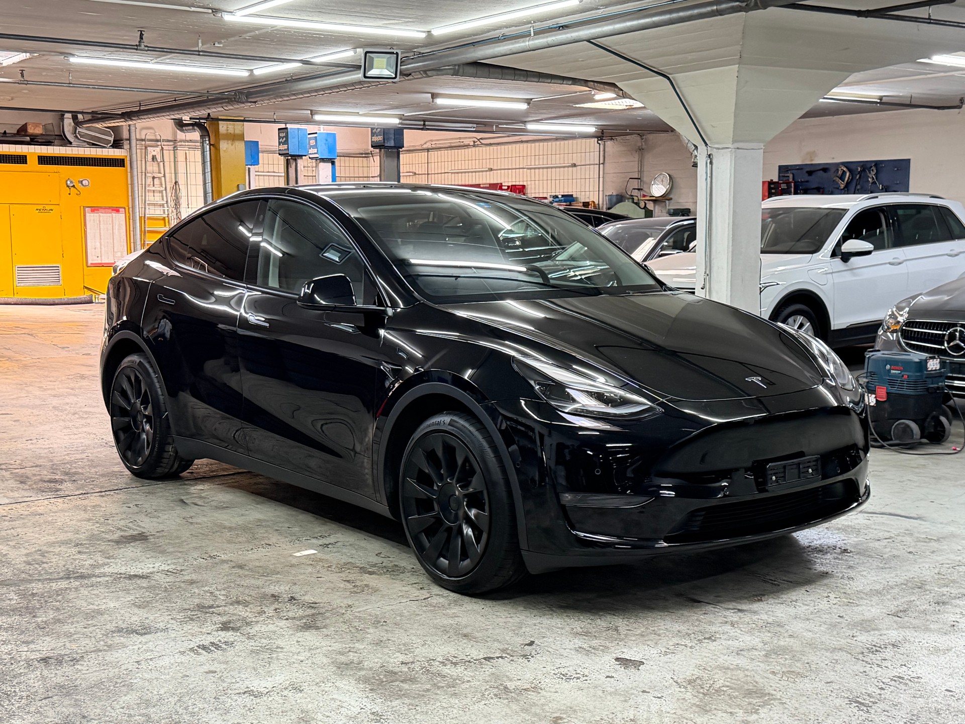 TESLA Model Y Long Range-image-0