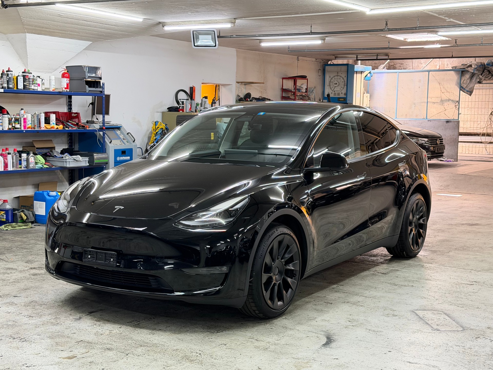 TESLA Model Y Long Range-image-1