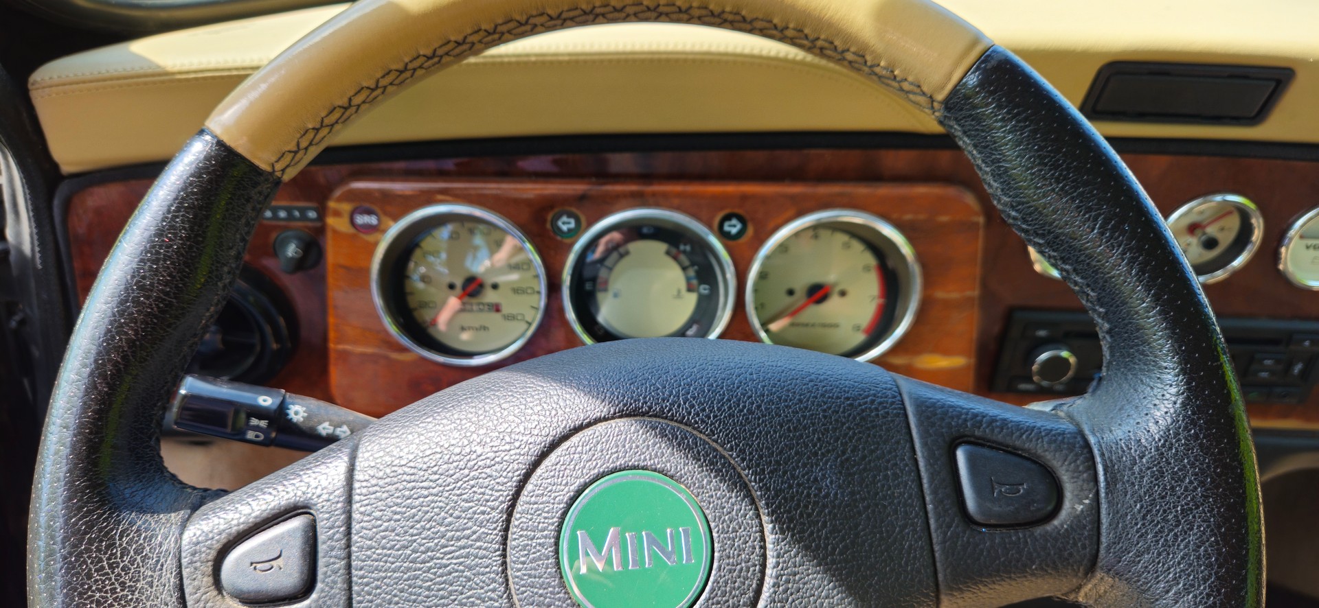MINI 1.3i One Knightsbridge-image-3
