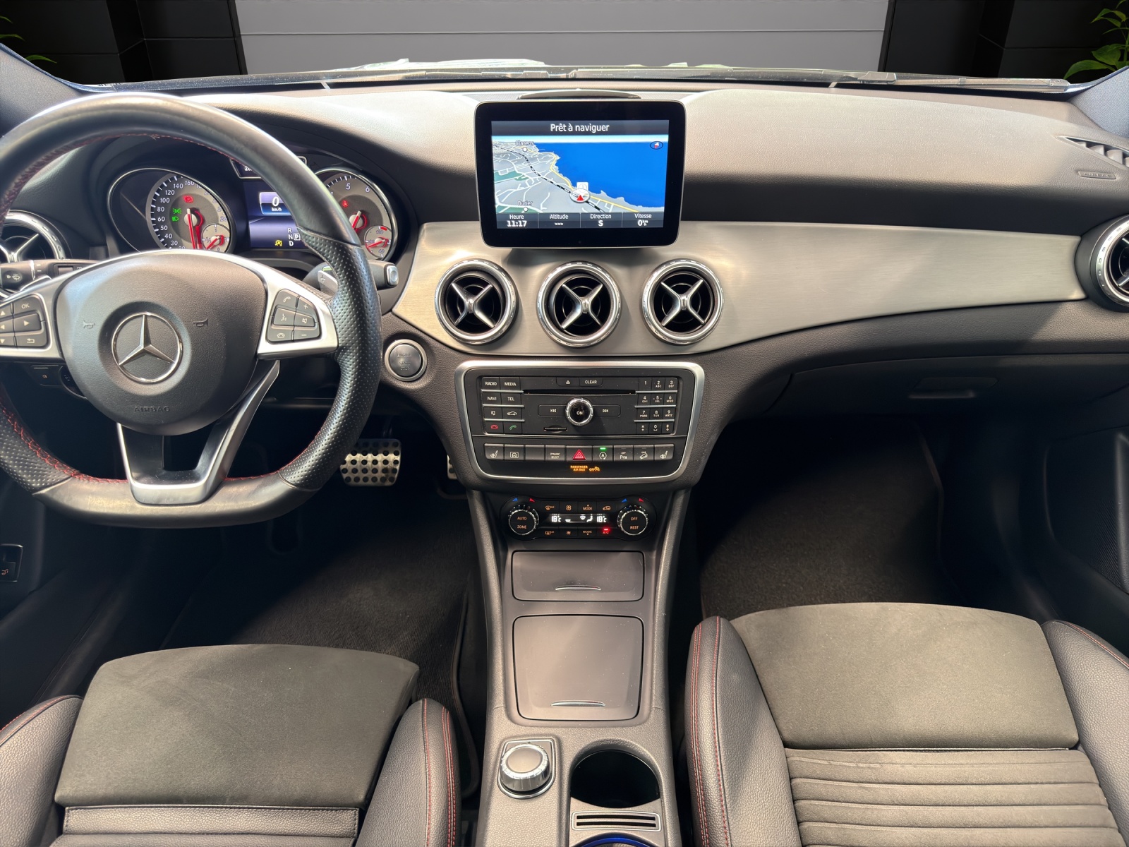 MERCEDES-BENZ GLA 250 AMG Line 4Matic-image-6
