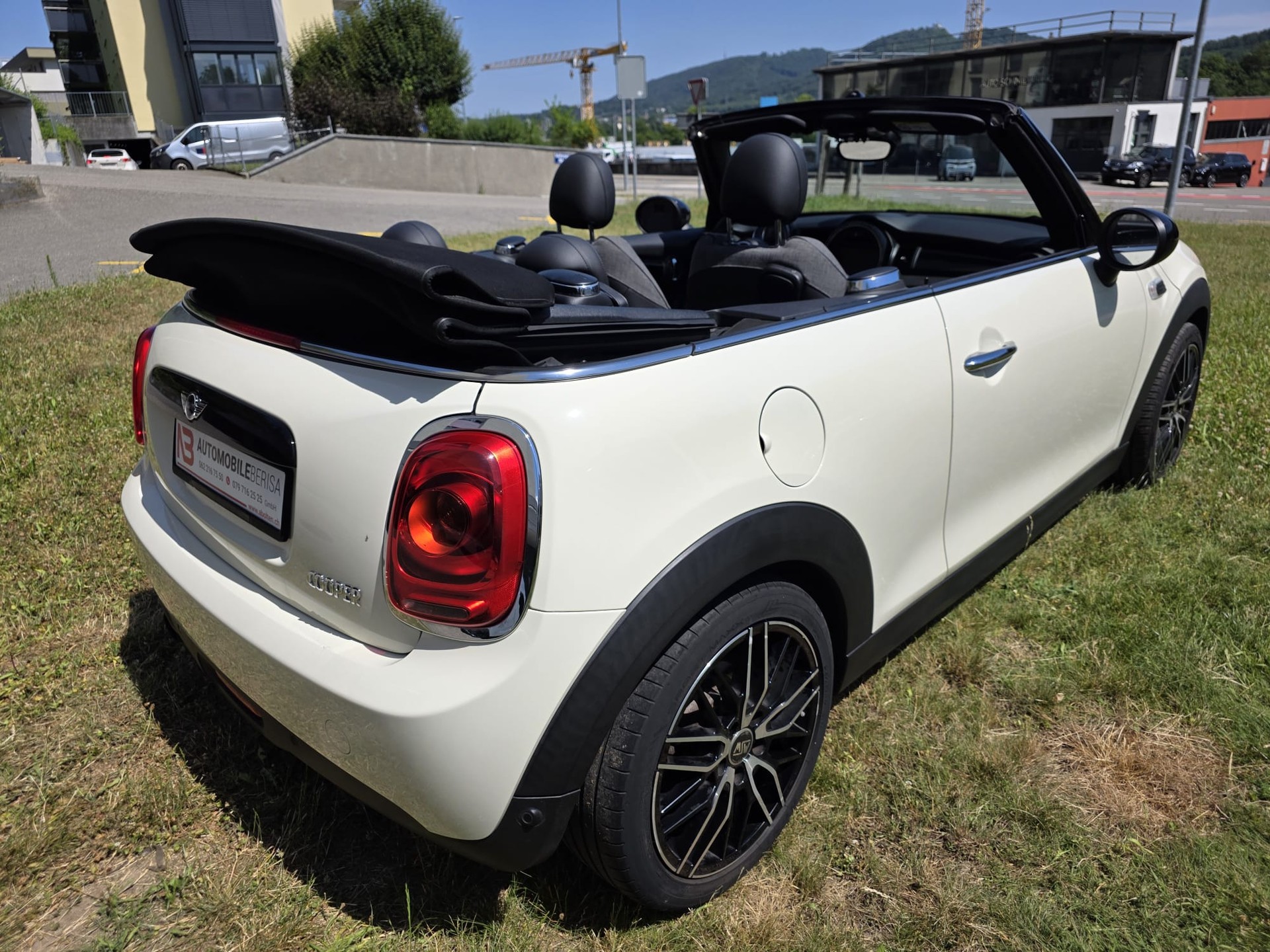 MINI Cooper Cabriolet-image-8