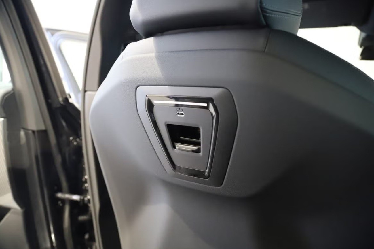 BMW 530e xDrive Touring M Sport Steptronic-image-19