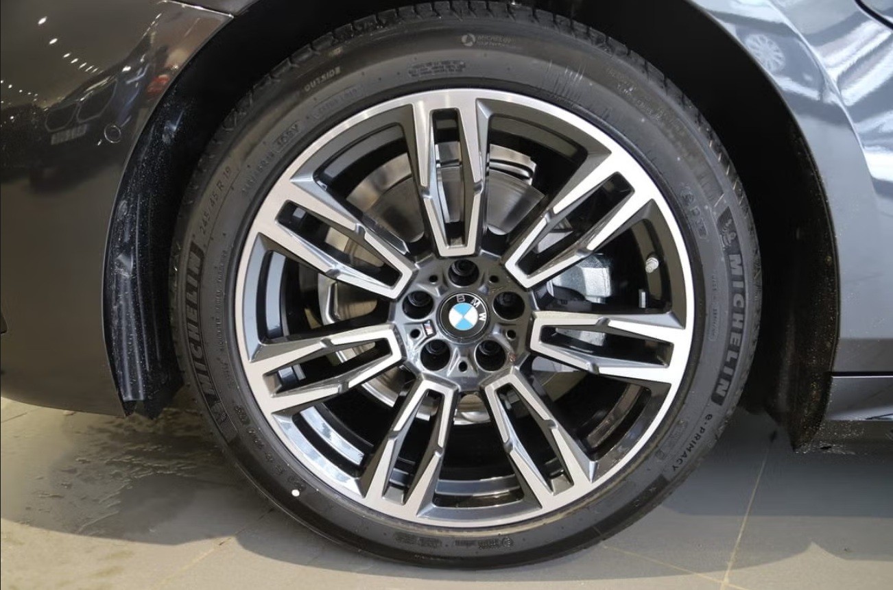 BMW 530e xDrive Touring M Sport Steptronic-image-15