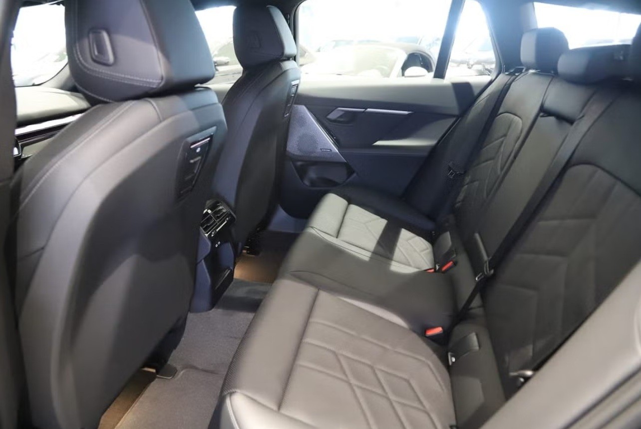 BMW 530e xDrive Touring M Sport Steptronic-image-14