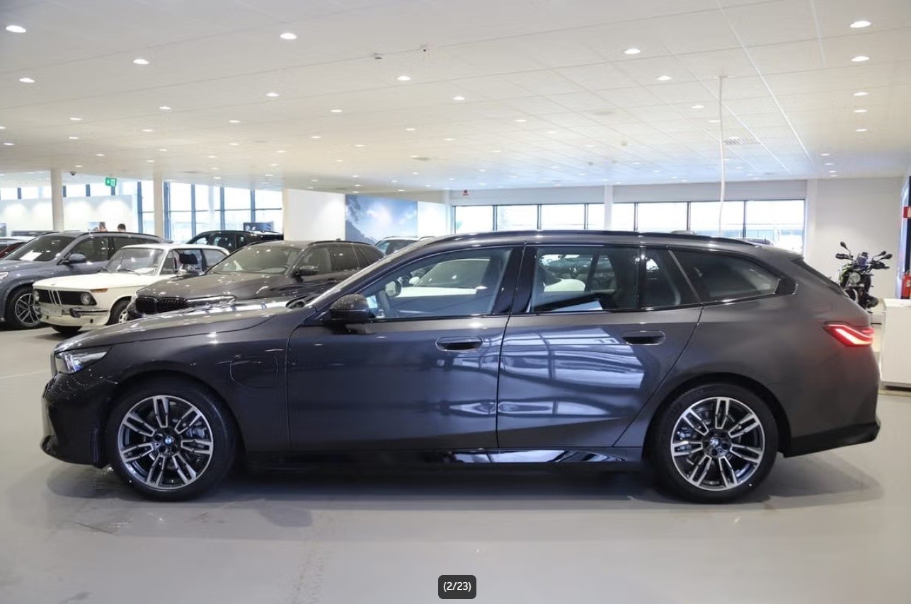 BMW 530e xDrive Touring M Sport Steptronic-image-3