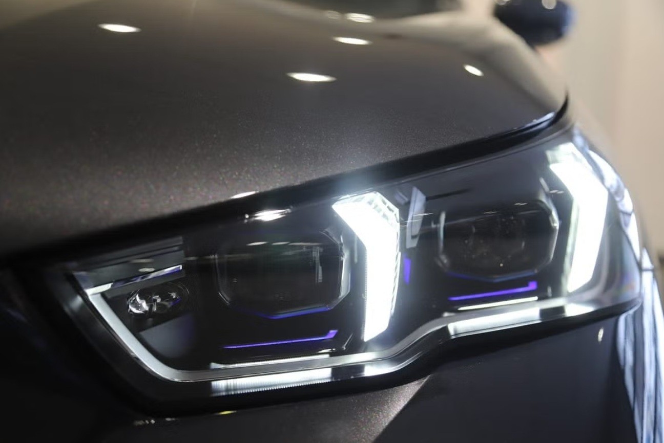 BMW 530e xDrive Touring M Sport Steptronic-image-7