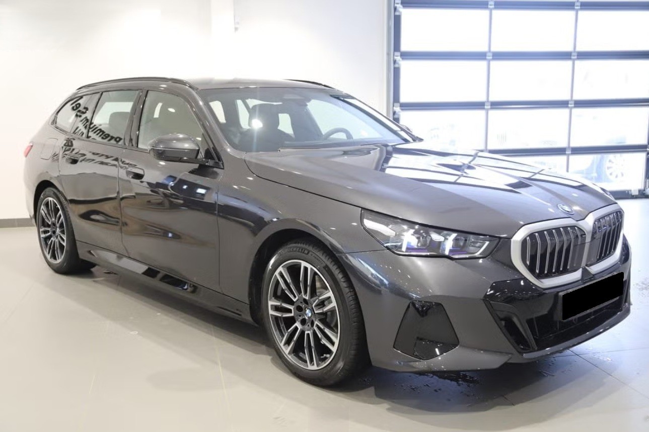 BMW 530e xDrive Touring M Sport Steptronic-image-1