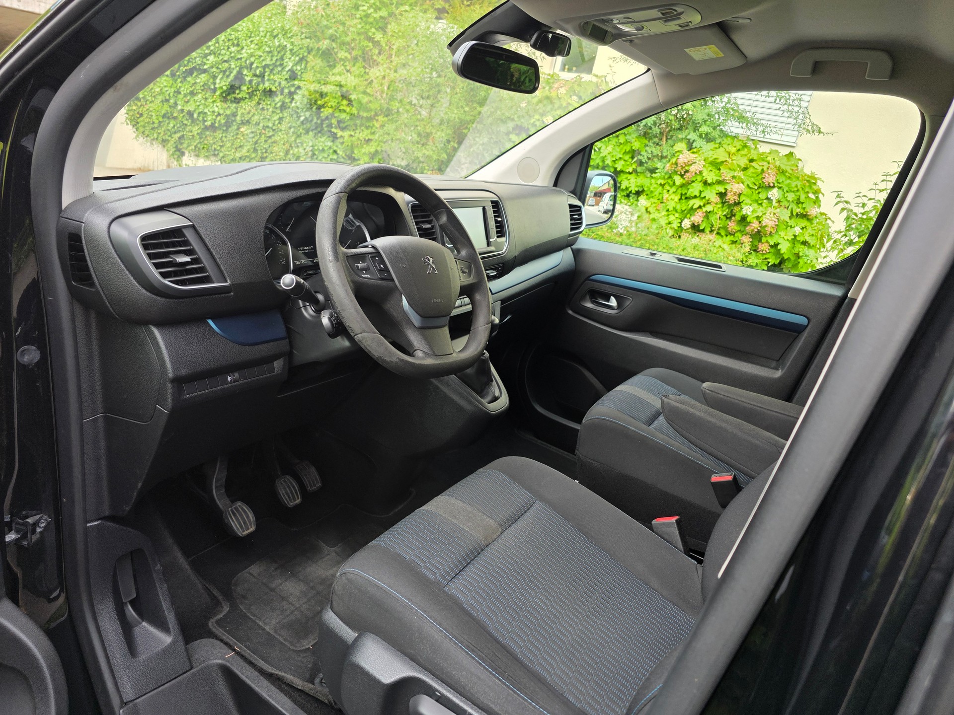 PEUGEOT Traveller 2.0 BlueHDi Active Standard-image-7