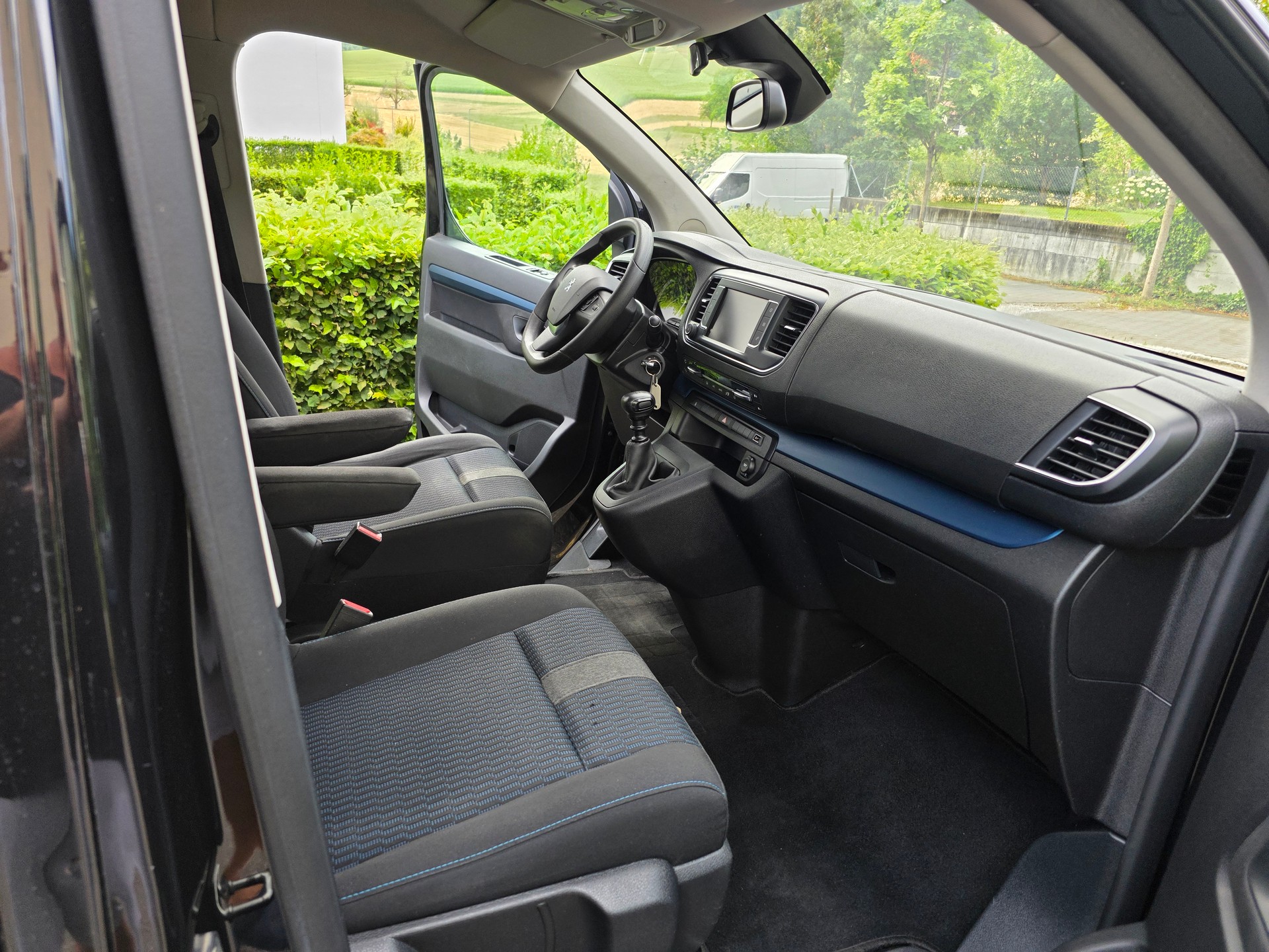 PEUGEOT Traveller 2.0 BlueHDi Active Standard-image-12