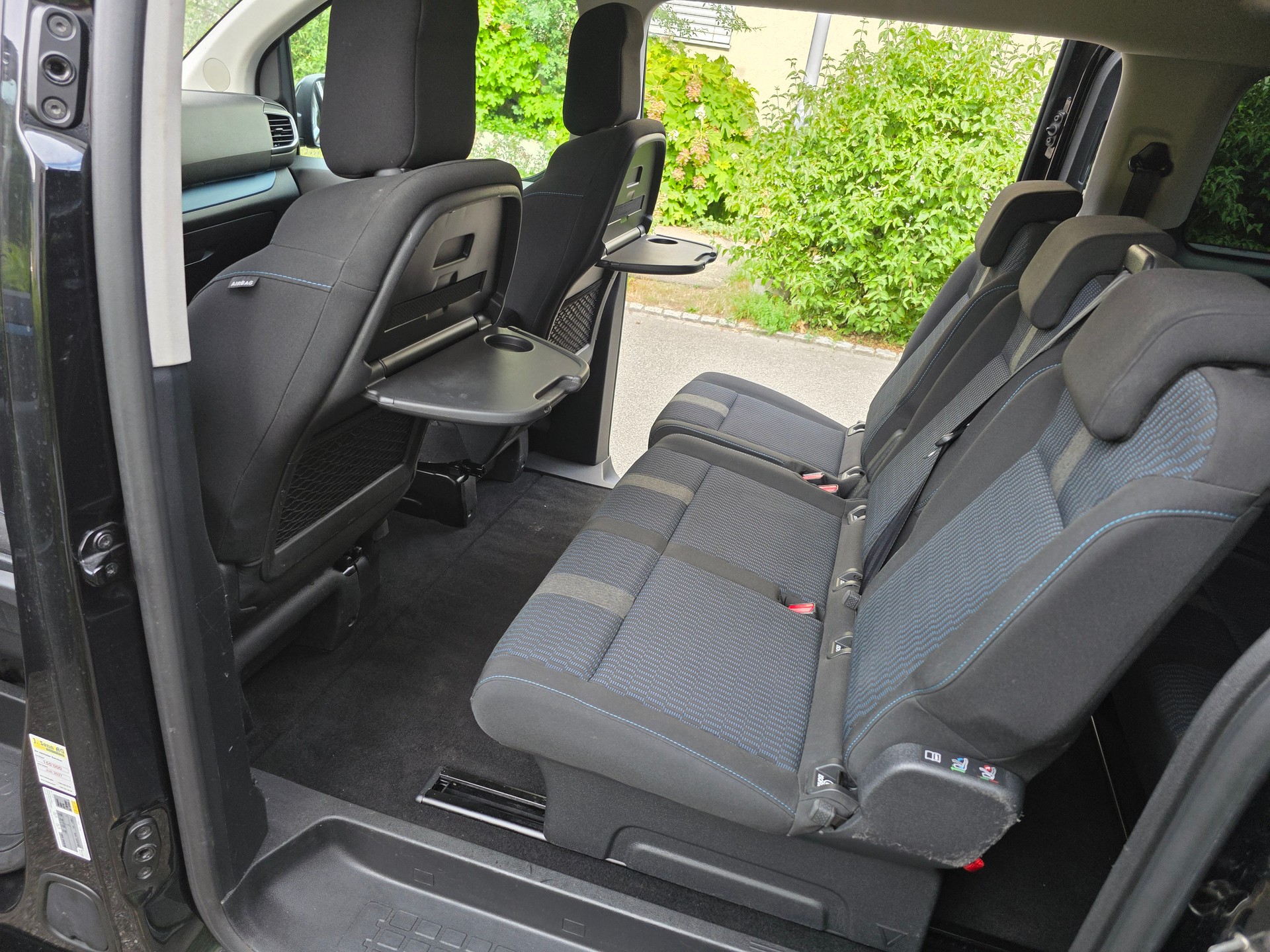 PEUGEOT Traveller 2.0 BlueHDi Active Standard-image-8