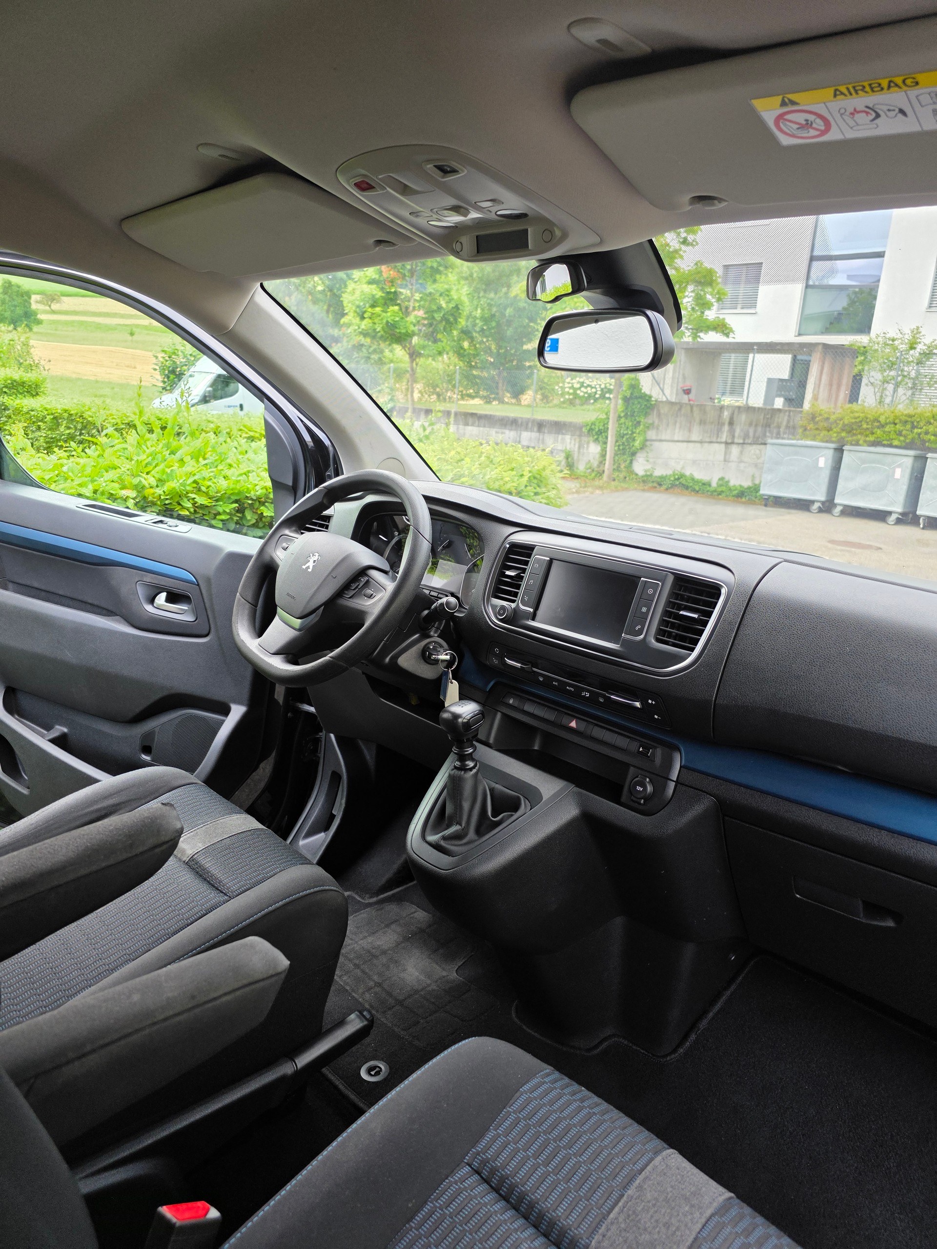 PEUGEOT Traveller 2.0 BlueHDi Active Standard-image-14