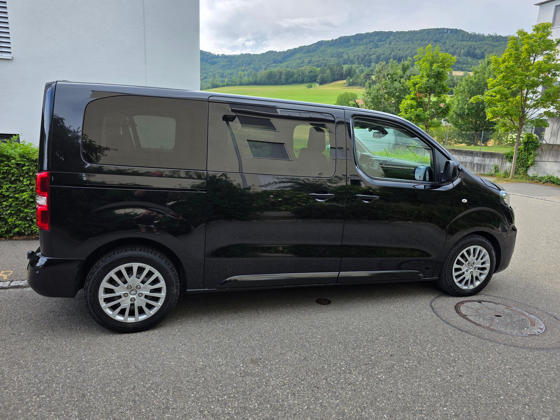 PEUGEOT Traveller 2.0 BlueHDi Active Standard-image-3