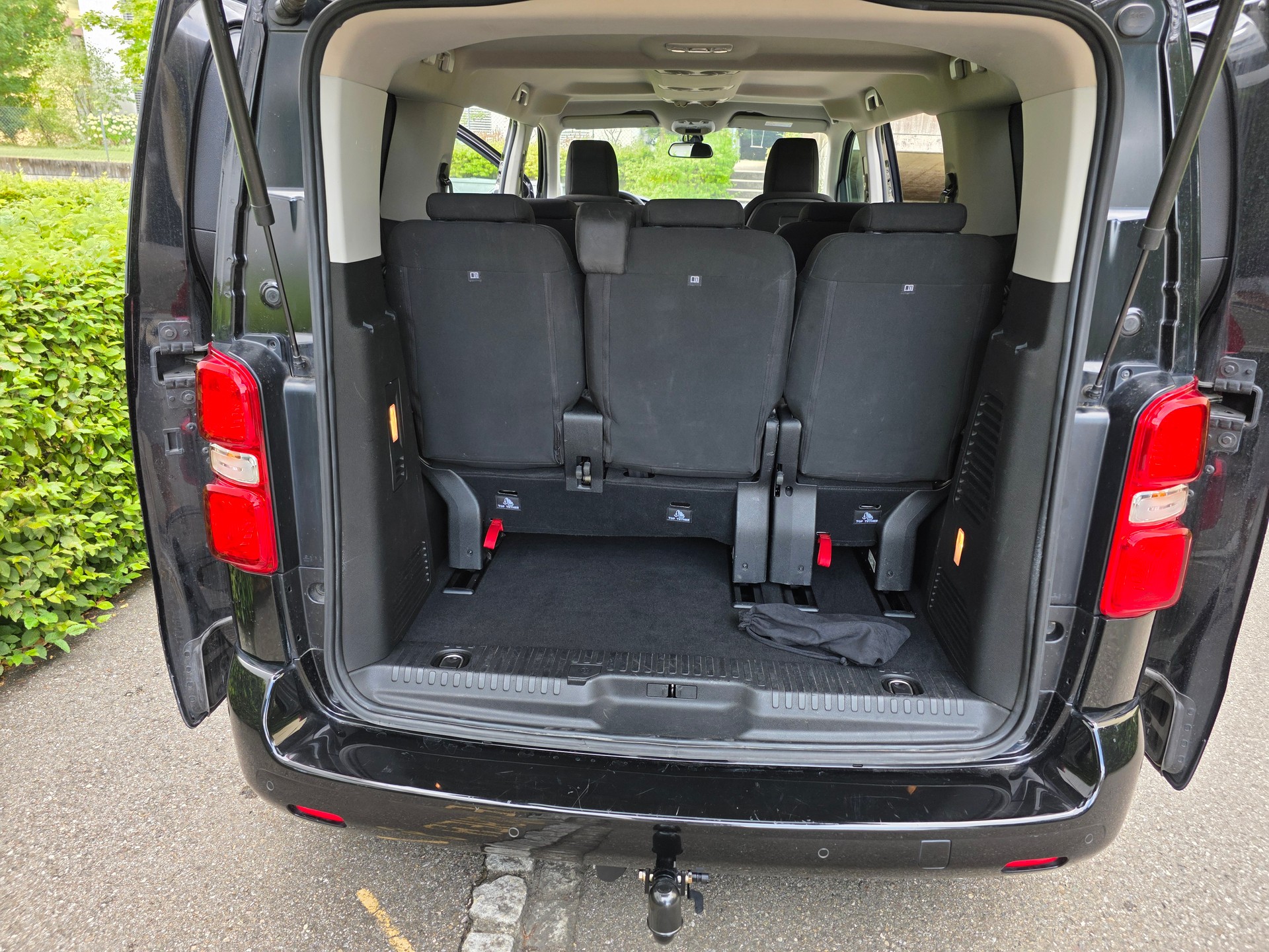 PEUGEOT Traveller 2.0 BlueHDi Active Standard-image-10