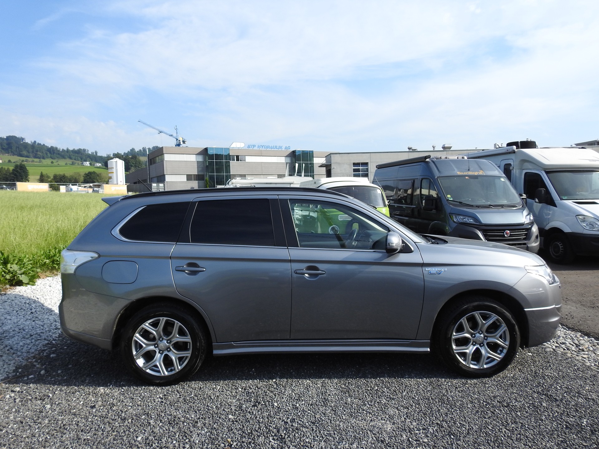 MITSUBISHI Outlander 2.0 PHEV Intense-image-6