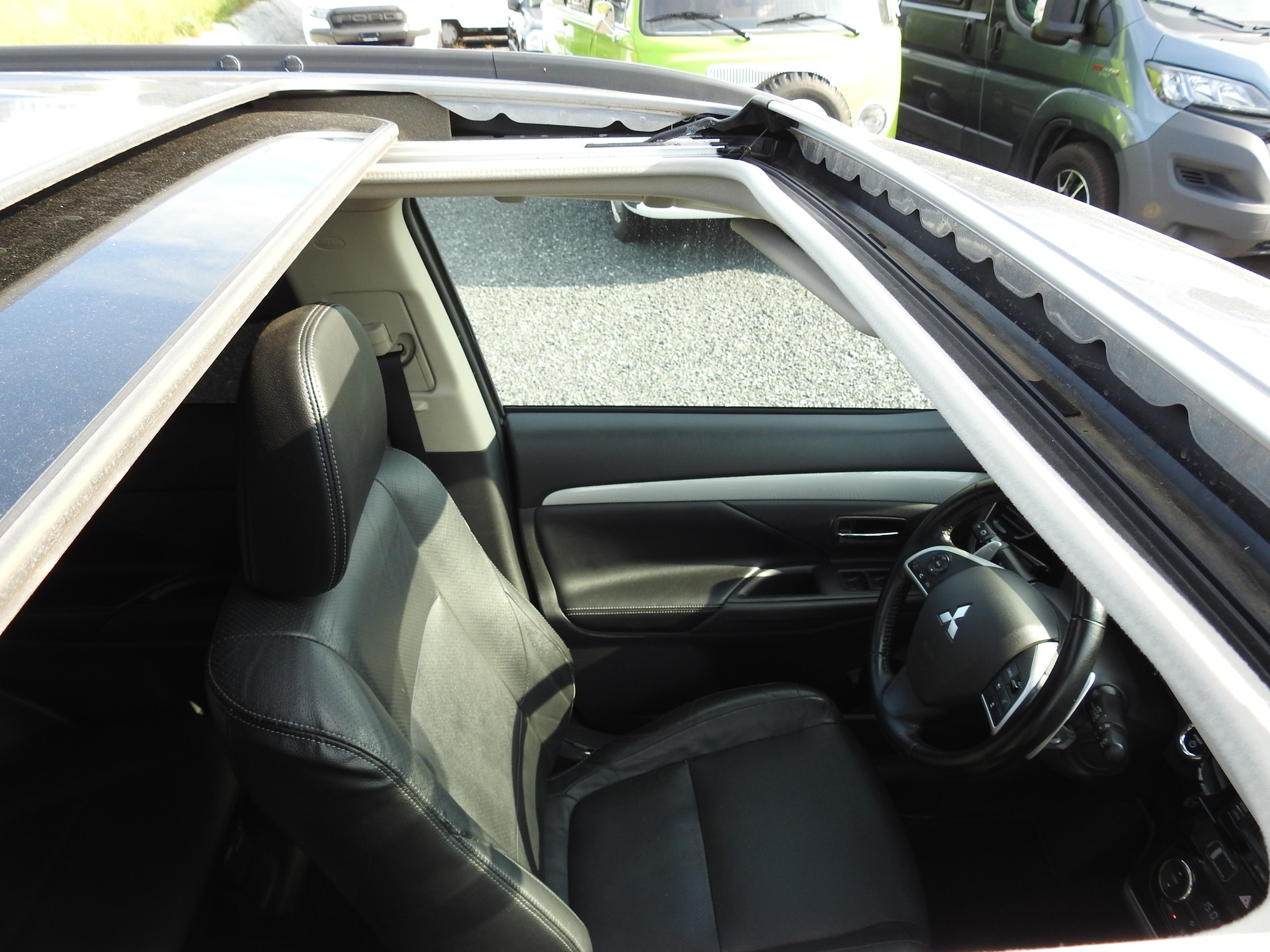 MITSUBISHI Outlander 2.0 PHEV Intense-image-29