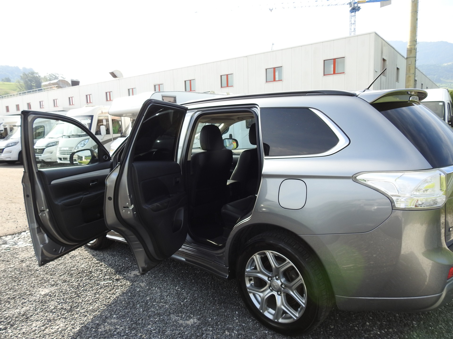 MITSUBISHI Outlander 2.0 PHEV Intense-image-15
