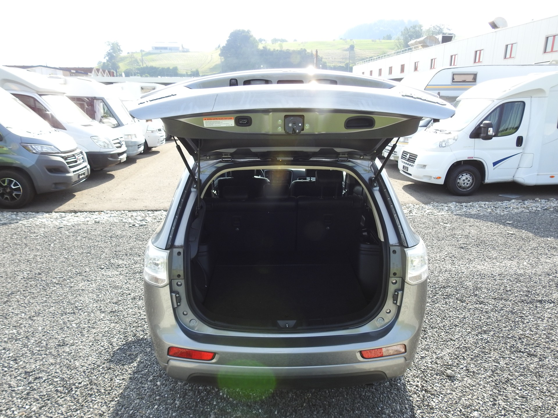MITSUBISHI Outlander 2.0 PHEV Intense-image-9