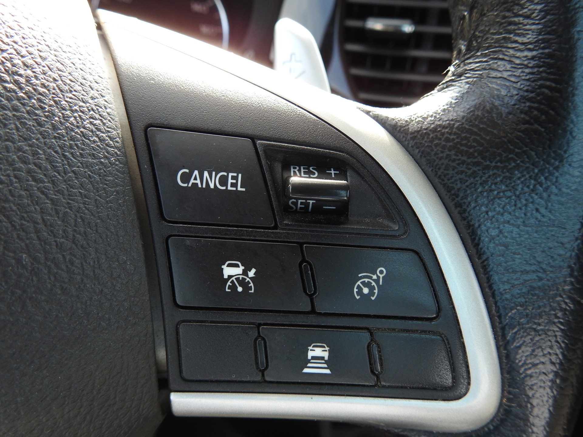 MITSUBISHI Outlander 2.0 PHEV Intense-image-24