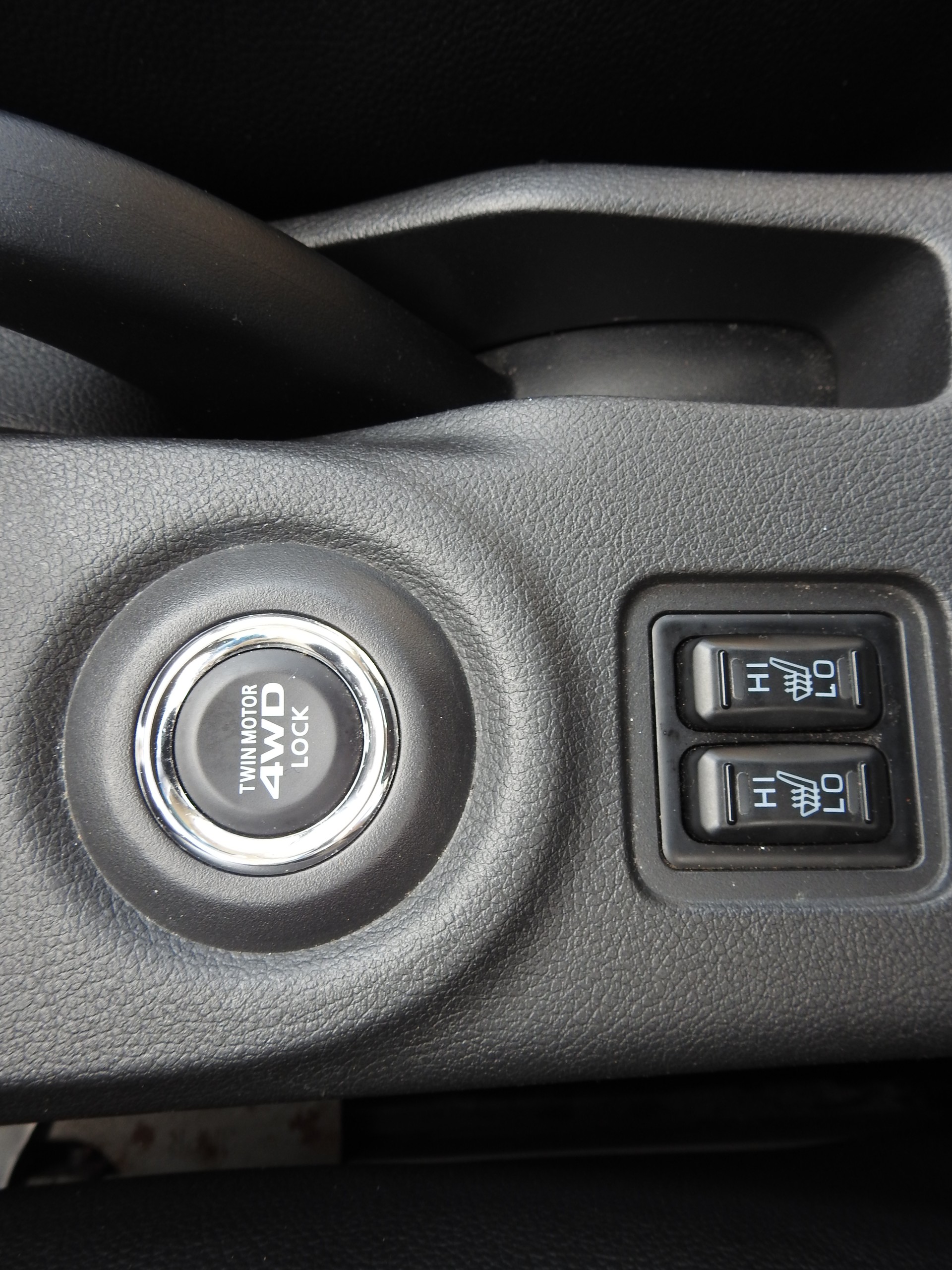 MITSUBISHI Outlander 2.0 PHEV Intense-image-20