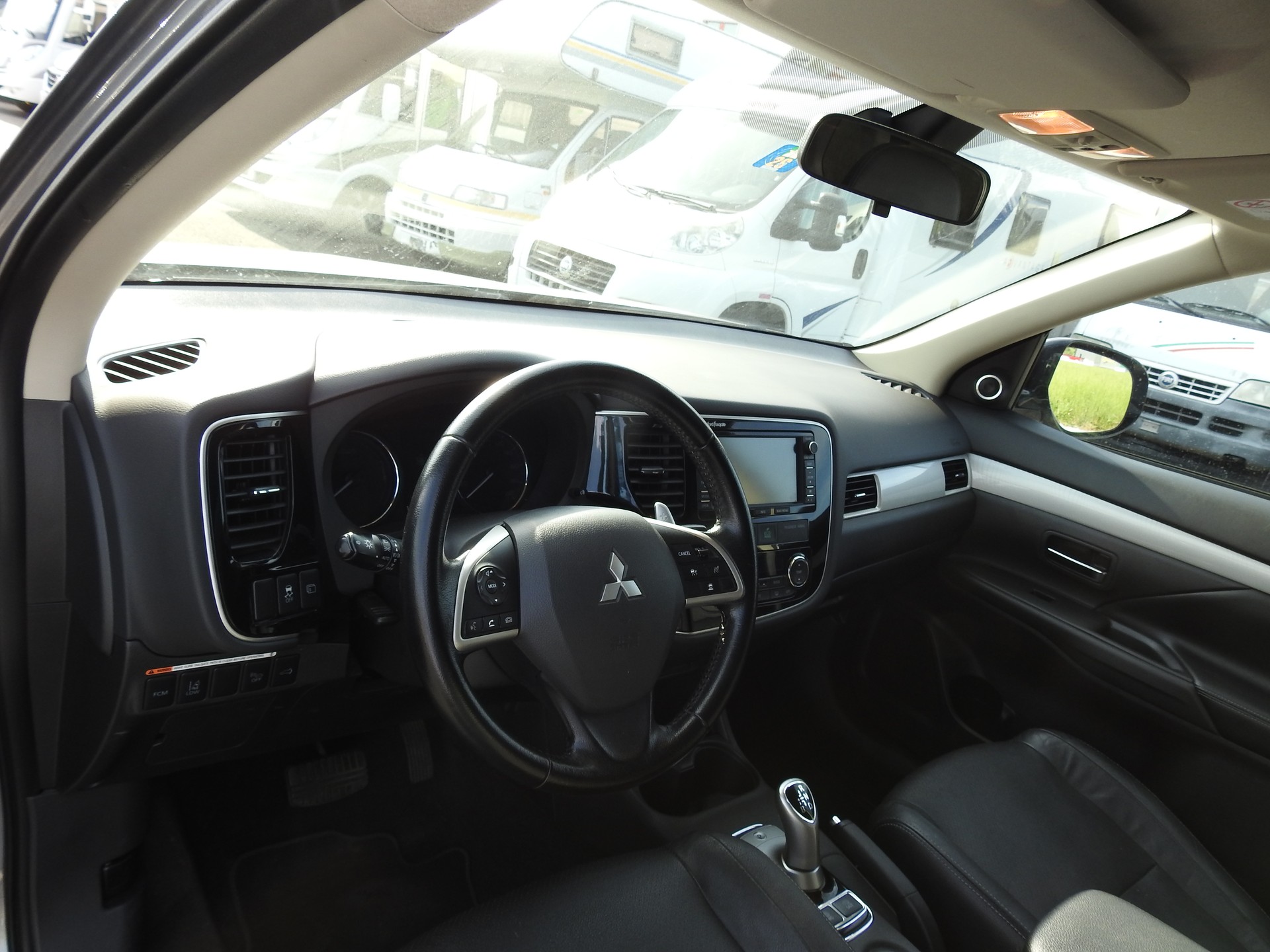MITSUBISHI Outlander 2.0 PHEV Intense-image-11