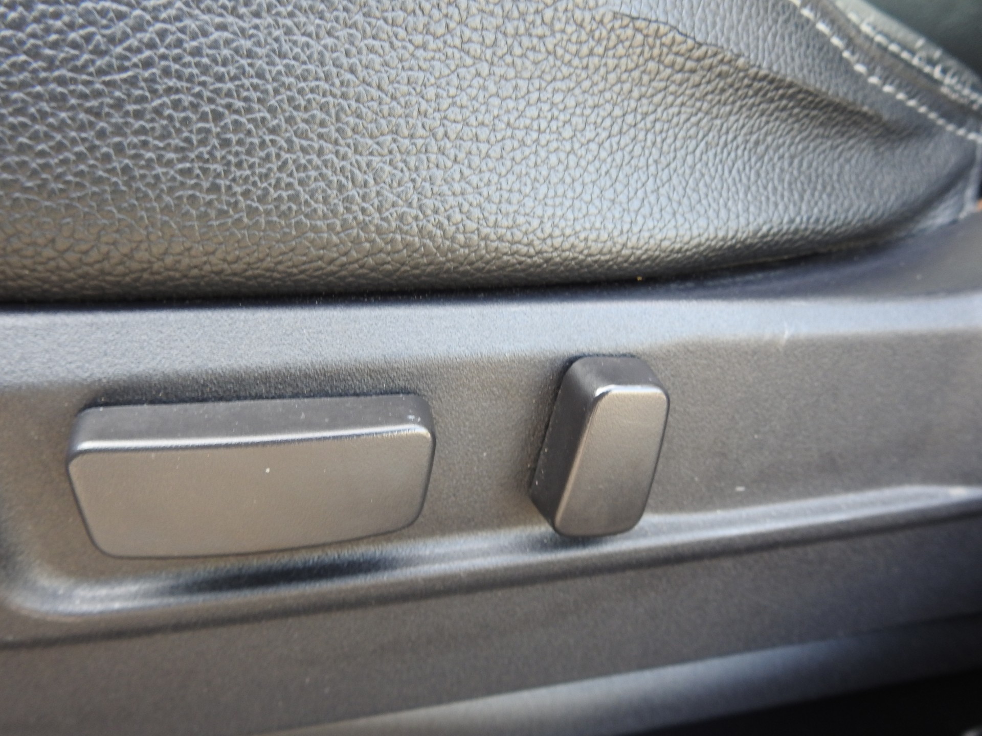 MITSUBISHI Outlander 2.0 PHEV Intense-image-13