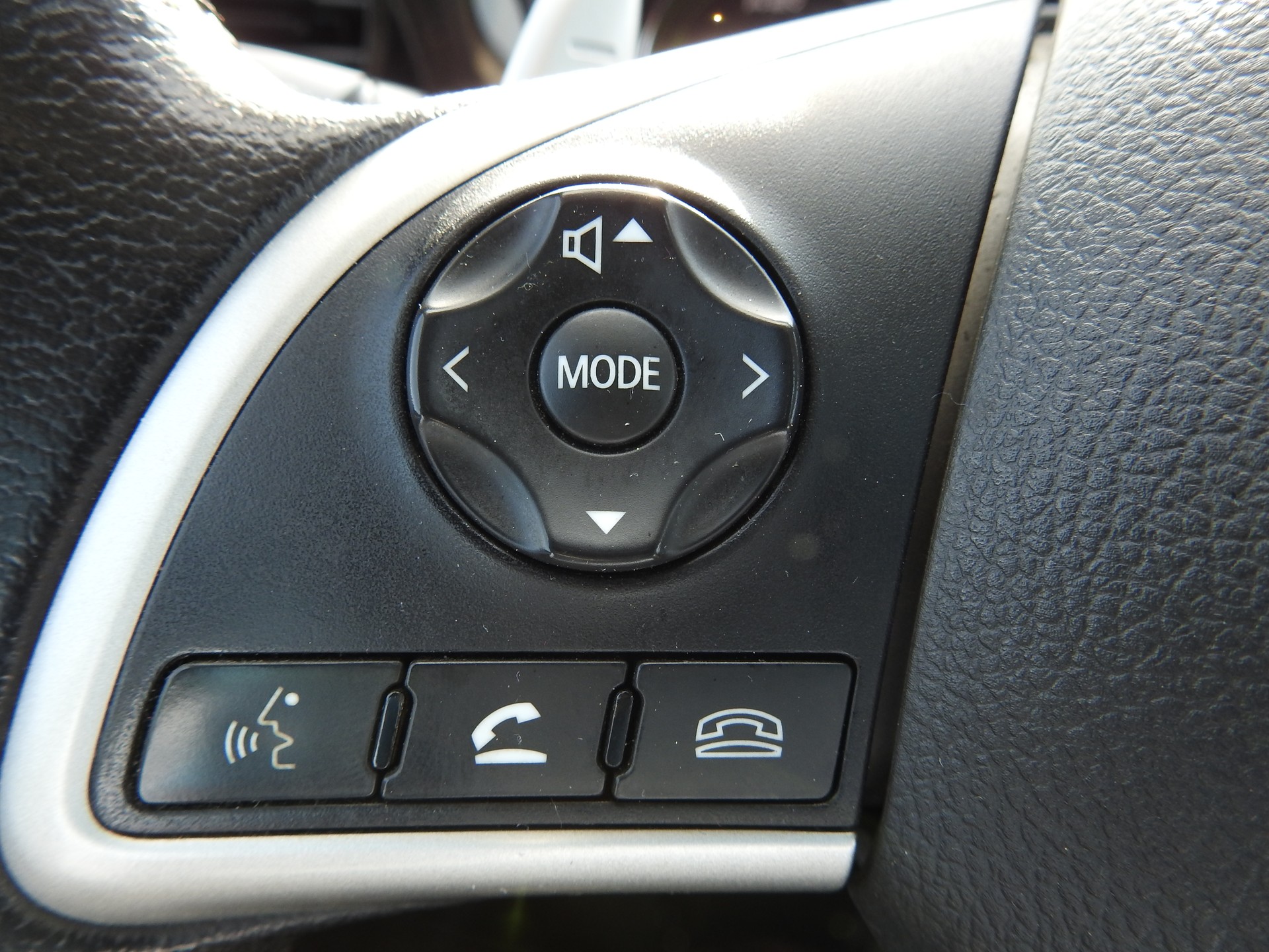 MITSUBISHI Outlander 2.0 PHEV Intense-image-25