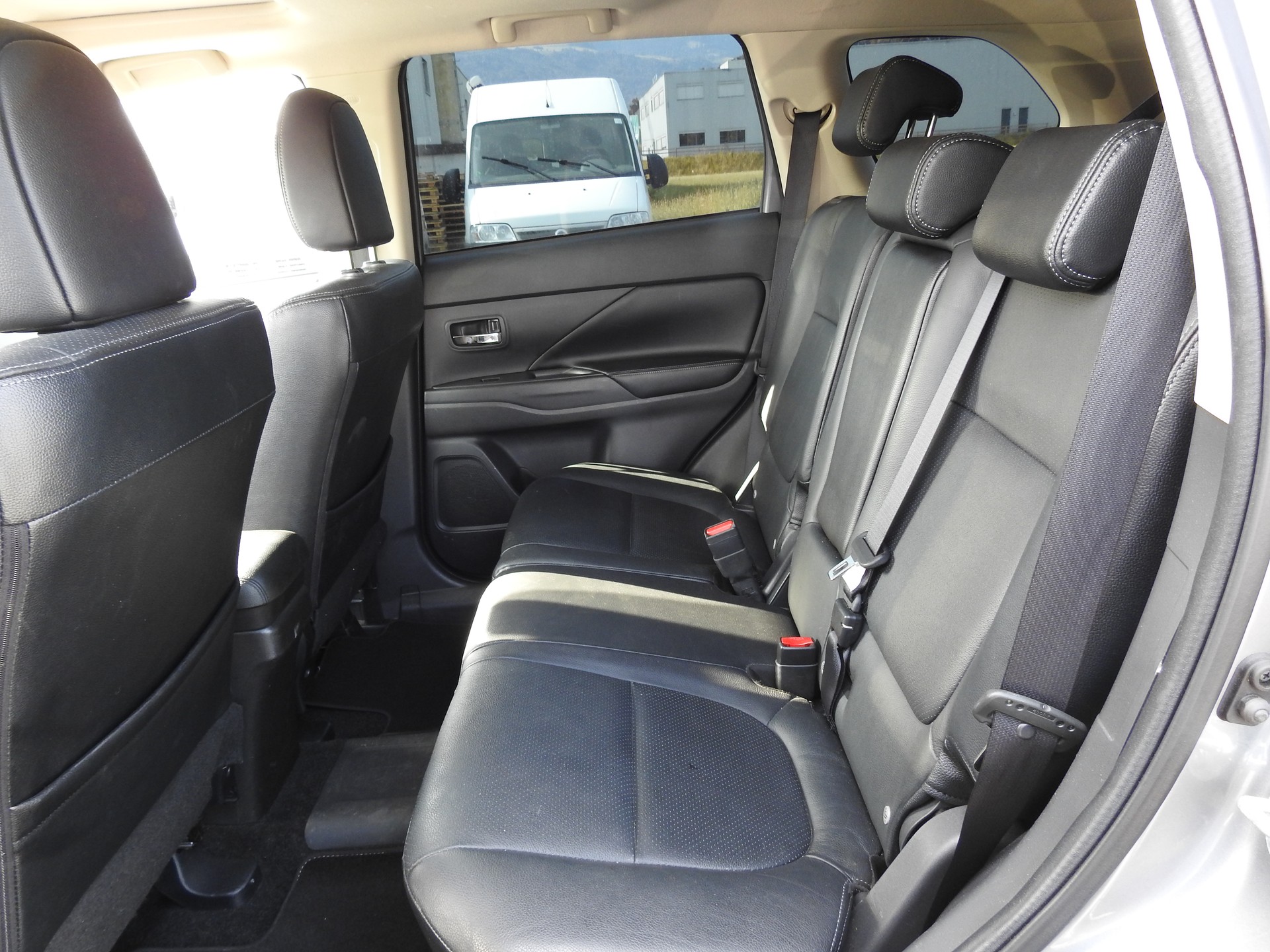 MITSUBISHI Outlander 2.0 PHEV Intense-image-14