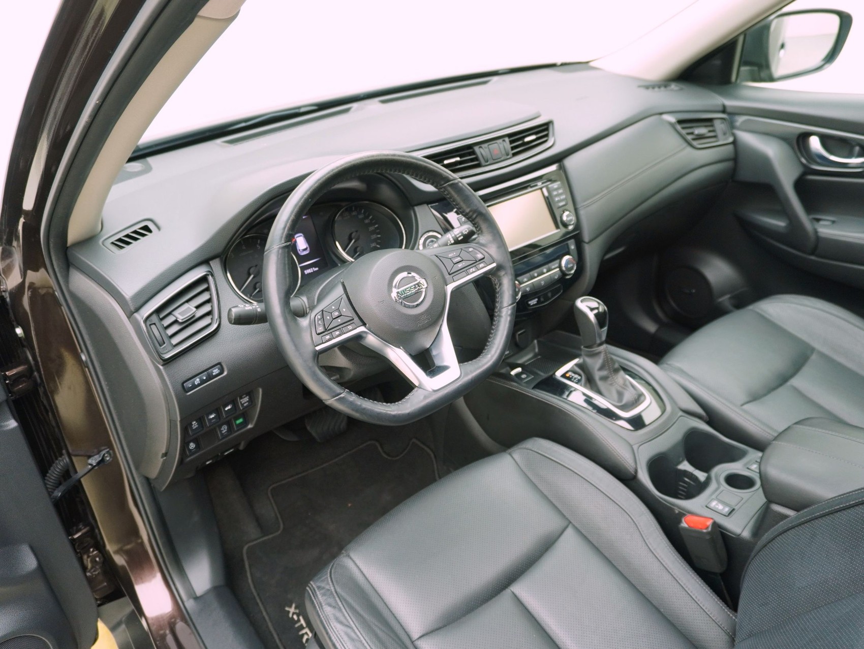 NISSAN X-Trail 1.3 DIG-T Tekna-image-10