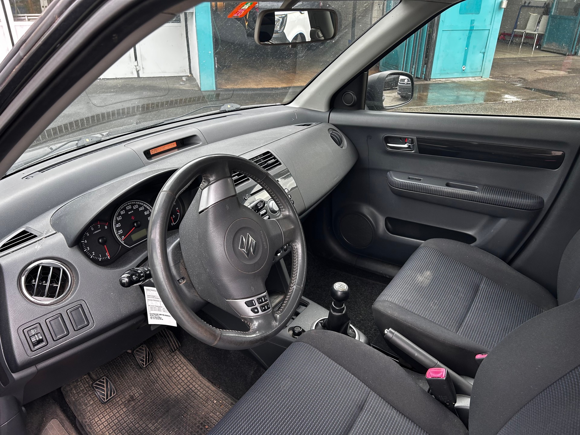 SUZUKI Swift 1.3i 16V GL Top Piz Sulai LE 4x4-image-8