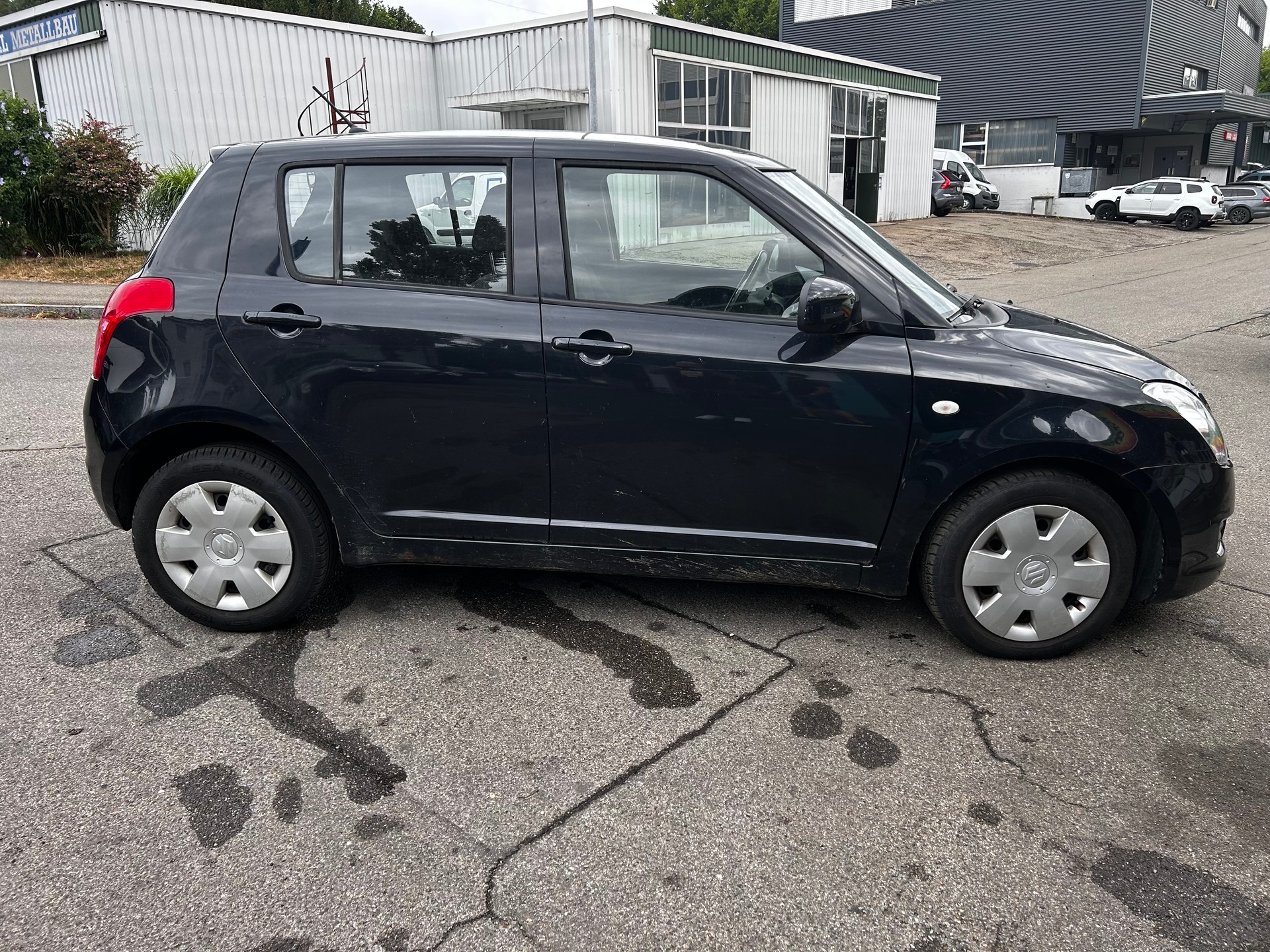 SUZUKI Swift 1.3i 16V GL Top Piz Sulai LE 4x4-image-3