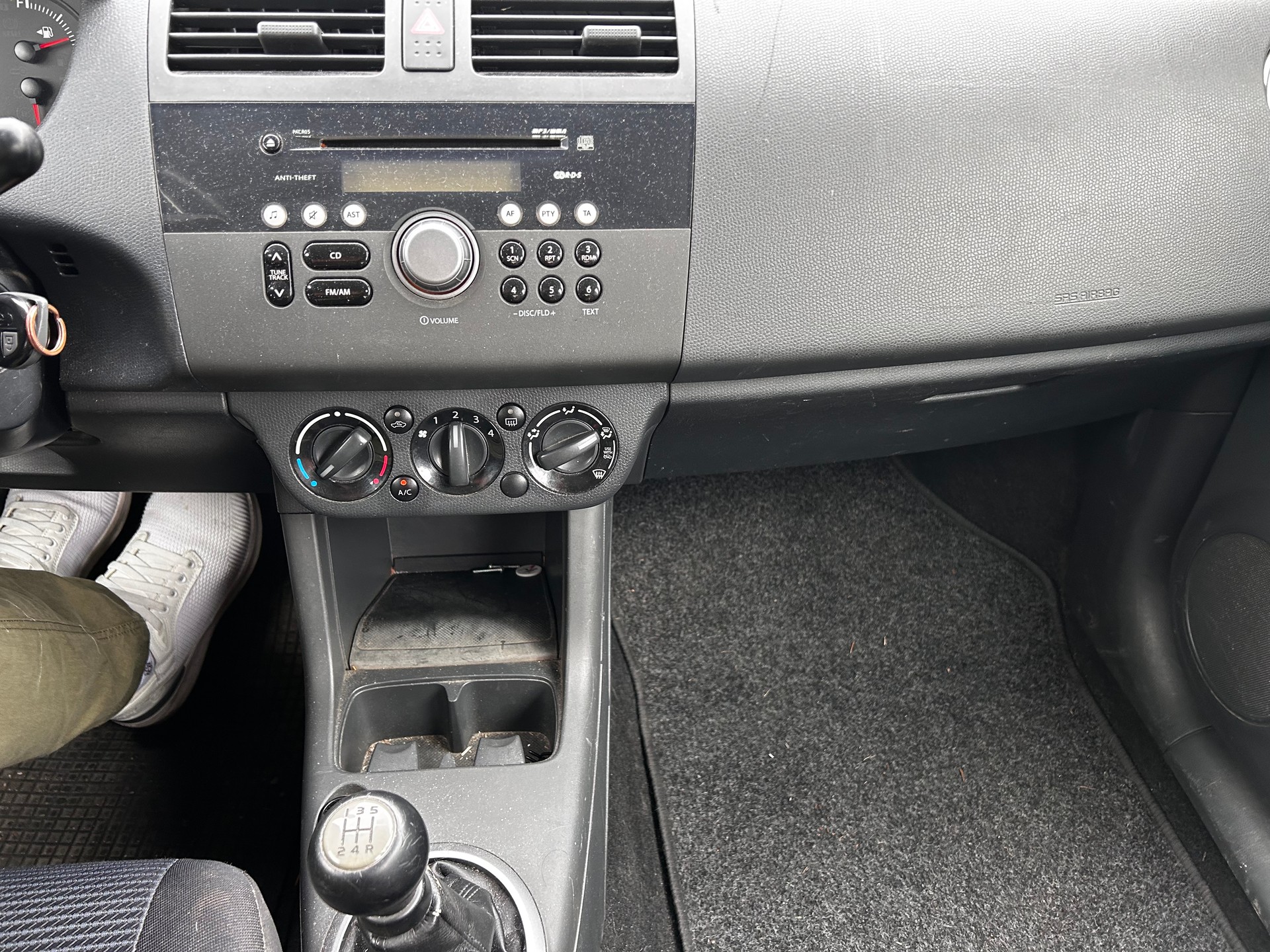 SUZUKI Swift 1.3i 16V GL Top Piz Sulai LE 4x4-image-10