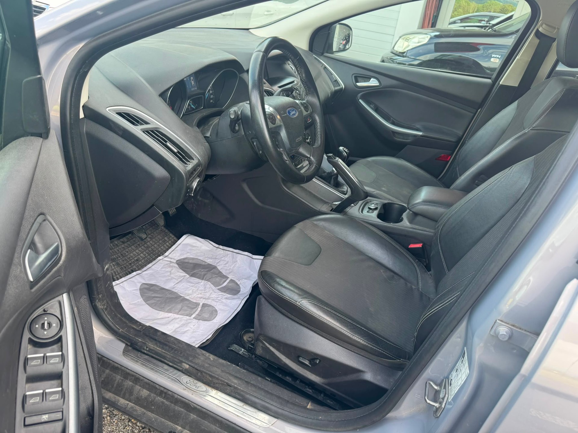 FORD Focus 1.6 SCTi Titanium-image-8
