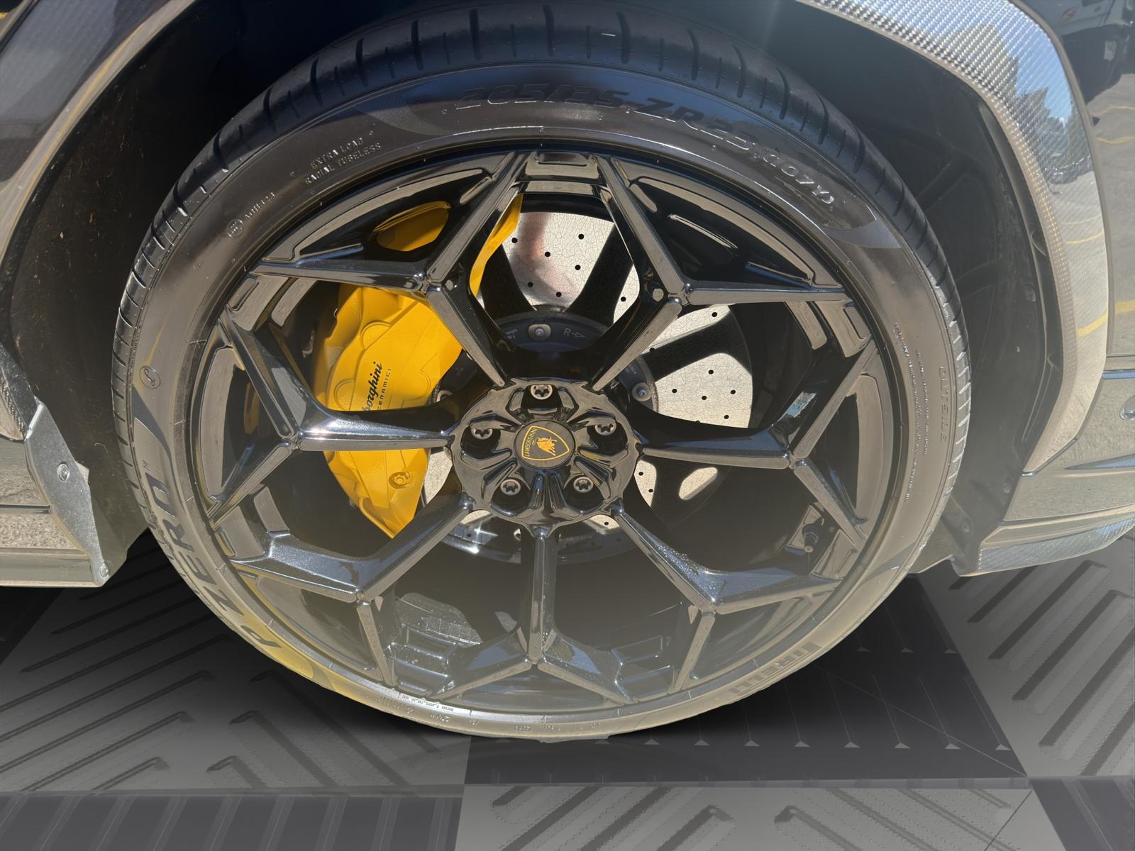 LAMBORGHINI Urus Perfomante-image-20
