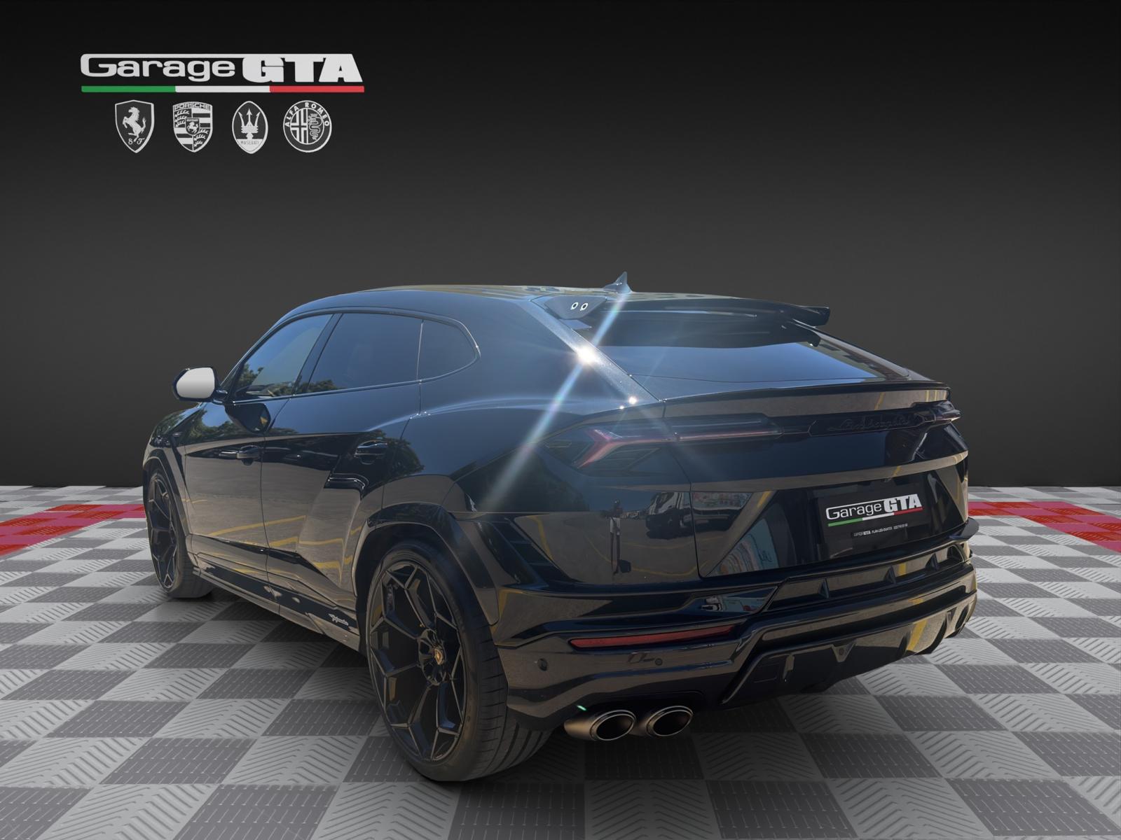 LAMBORGHINI Urus Perfomante-showroom-element-2