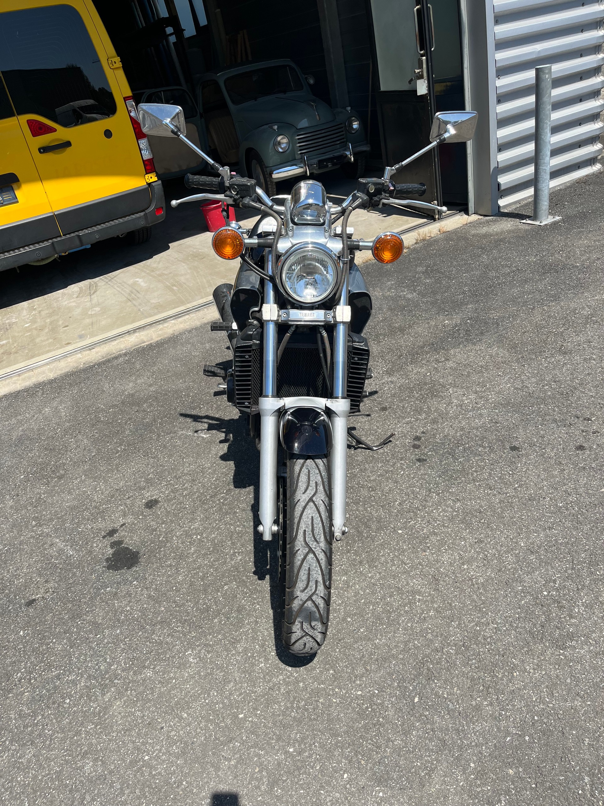 YAMAHA V-Max VMX 1200-image-1