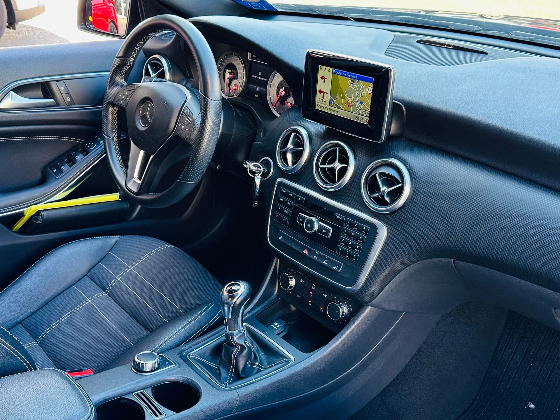 MERCEDES-BENZ A 200 Style-image-11