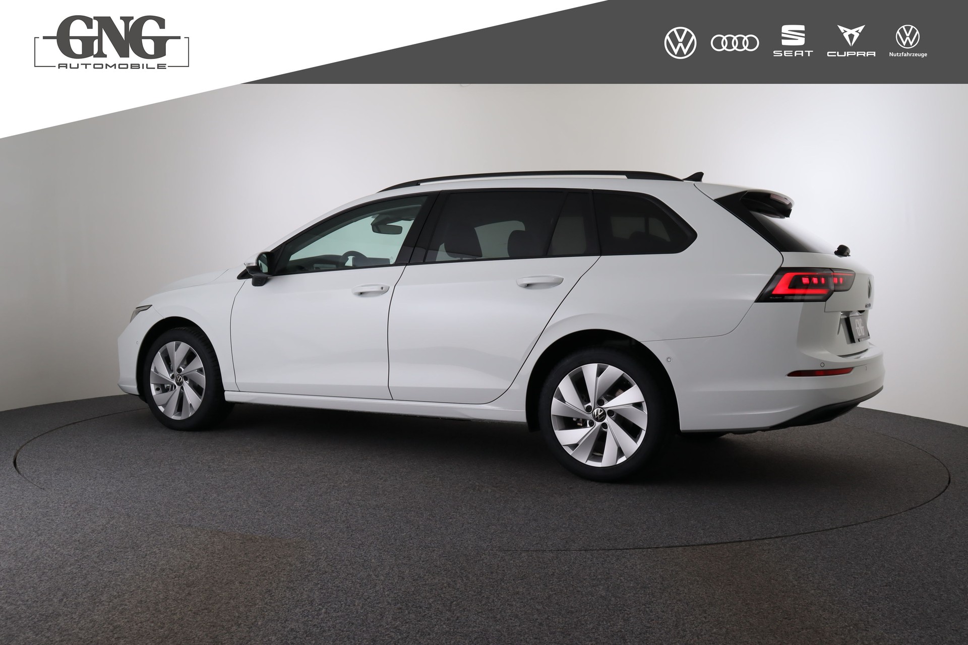 VW Golf Variant 1.5 eTSI mHEV Life DSG-image-3