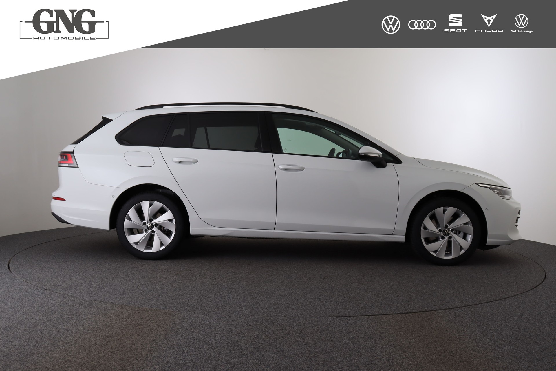 VW Golf Variant 1.5 eTSI mHEV Life DSG-image-8