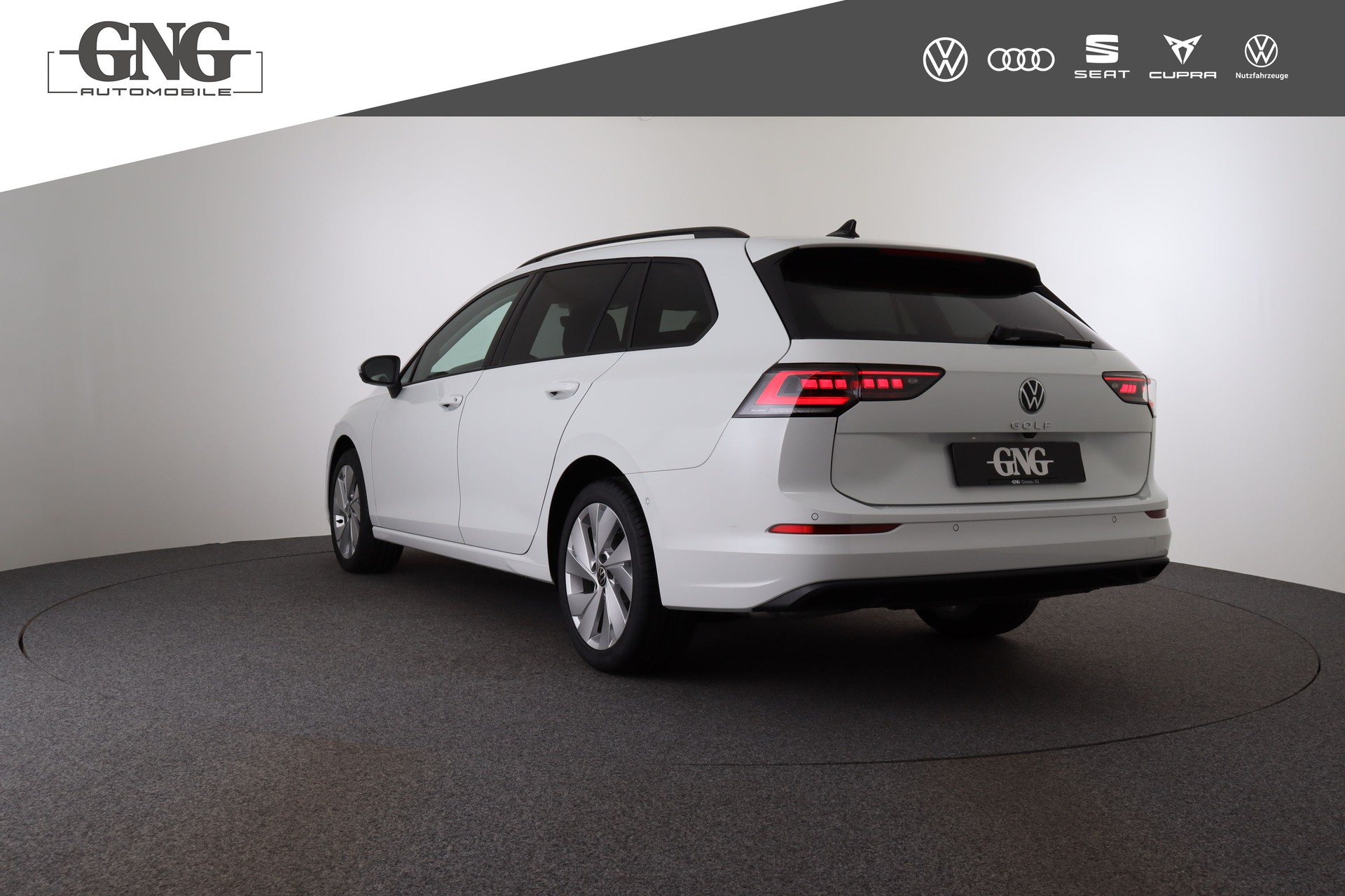 VW Golf Variant 1.5 eTSI mHEV Life DSG-image-4