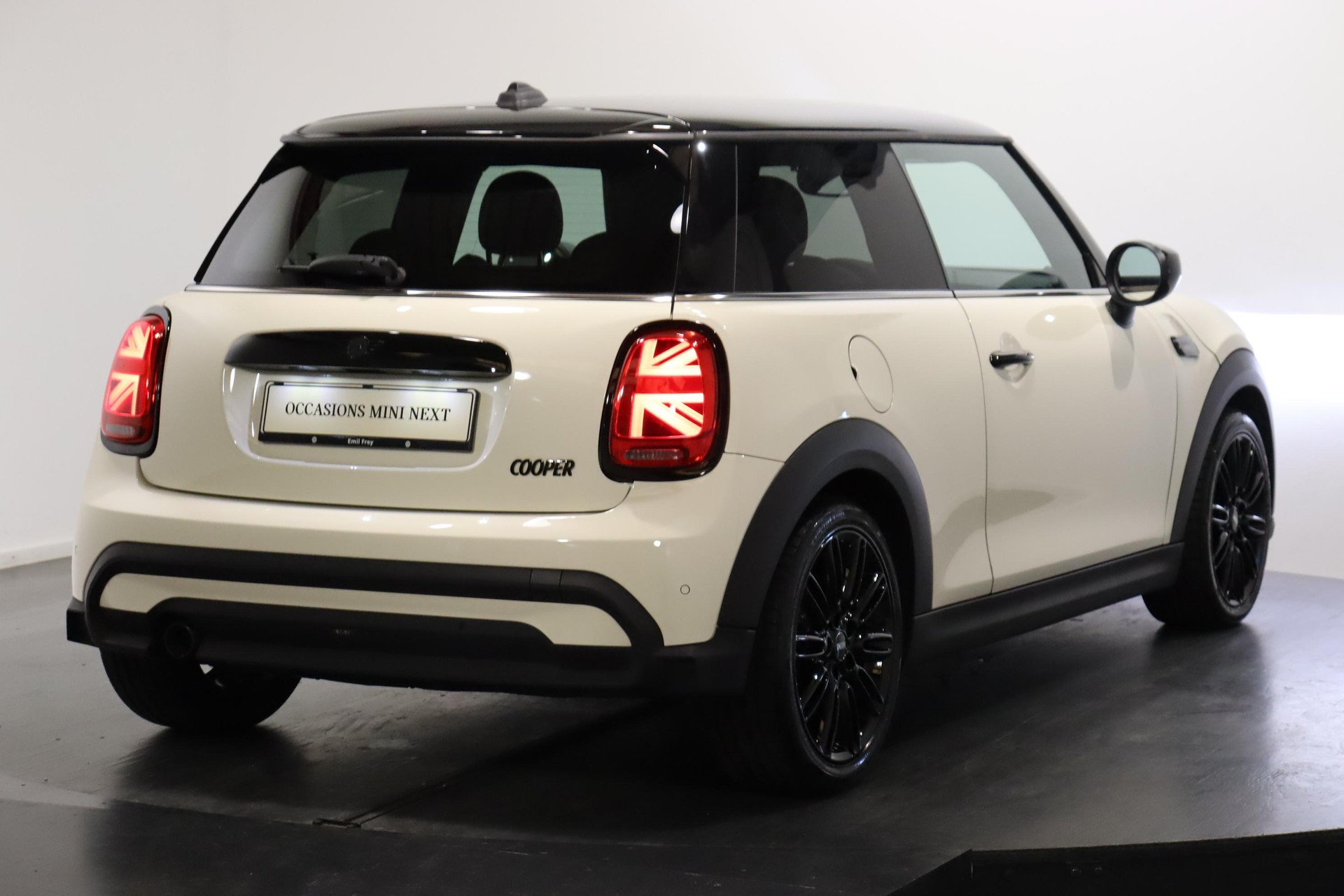 MINI F56 1.5i Cooper-showroom-element-1