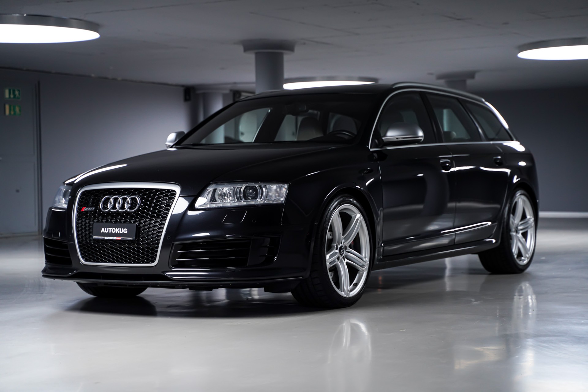 AUDI RS6 Avant 5.0 TFSI V10 quattro tiptronic-image-0